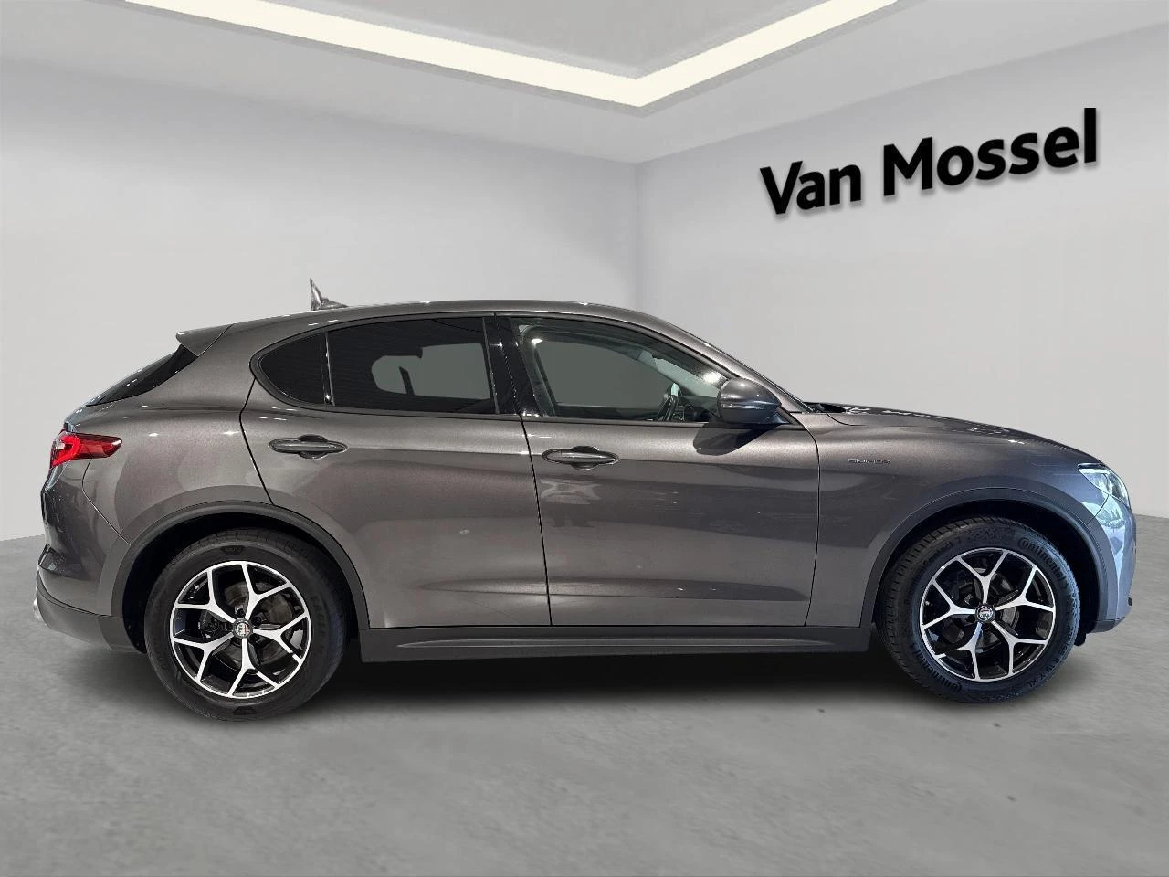 Alfa Romeo-Stelvio-image-4