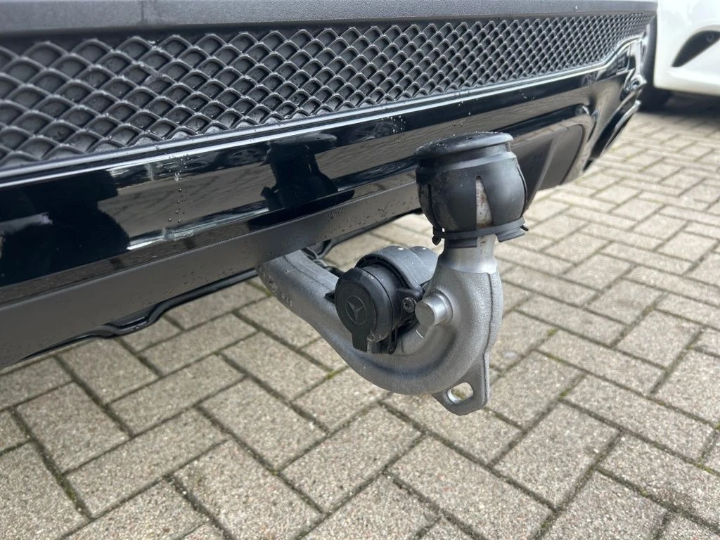 Mercedes-Benz-GLB 200-image-18