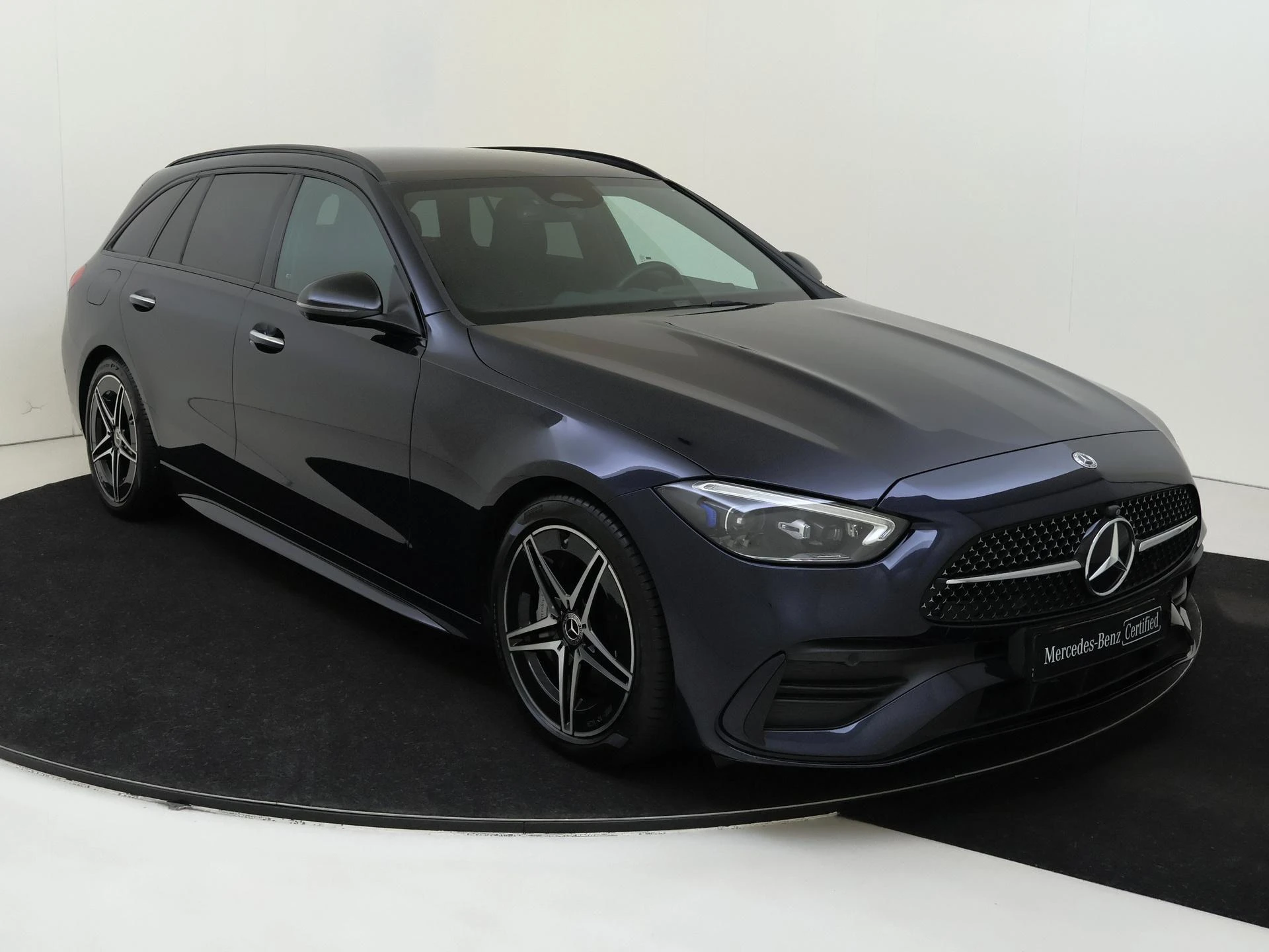 Mercedes-Benz-C-Klasse-image-1