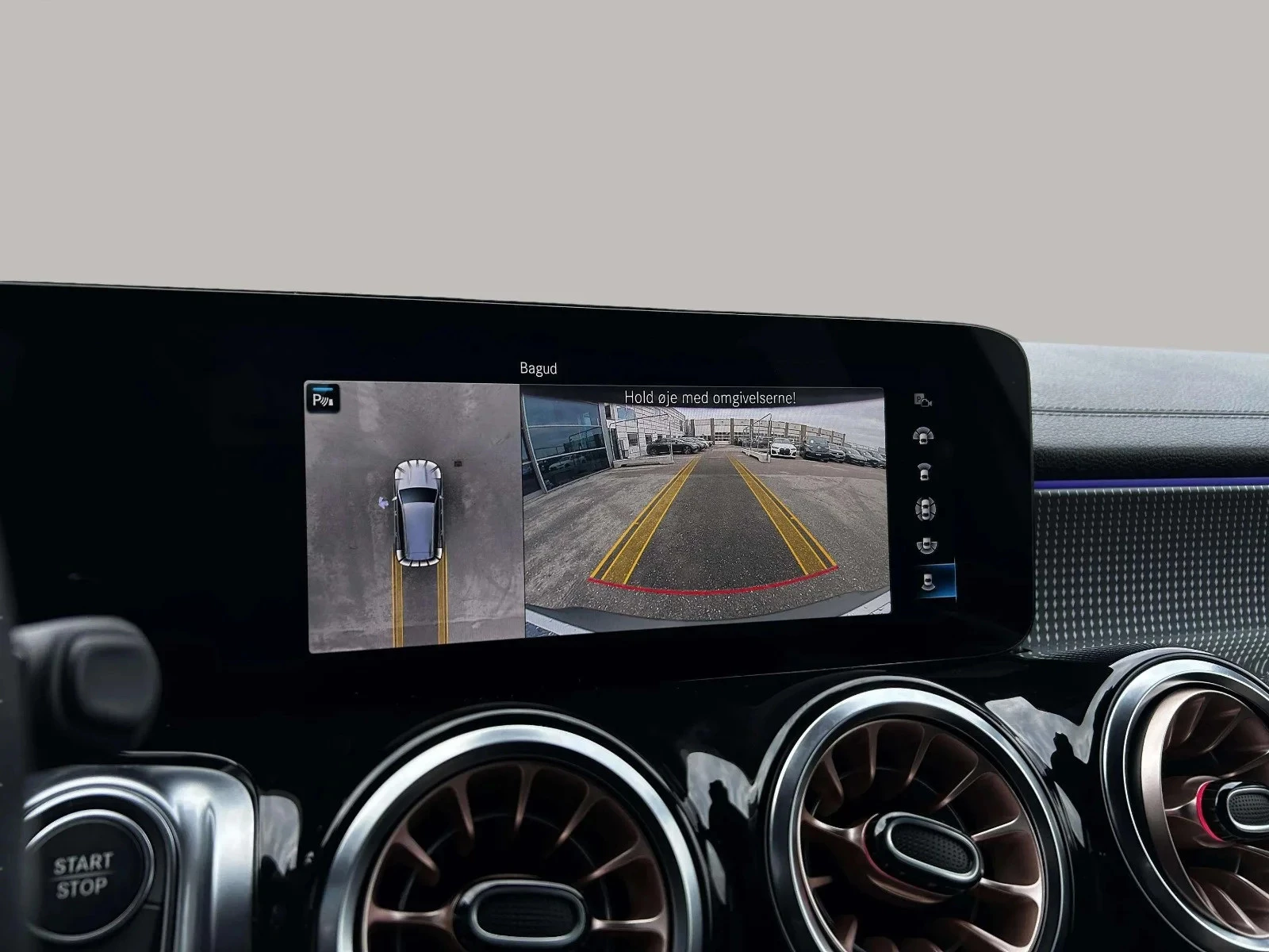 Mercedes-Benz-EQB-image-20