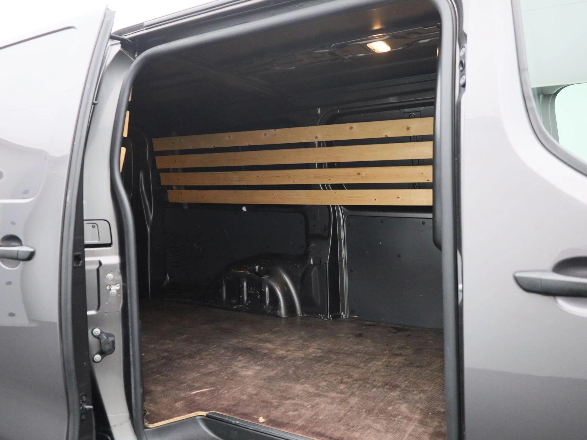 Opel-Vivaro-image-11