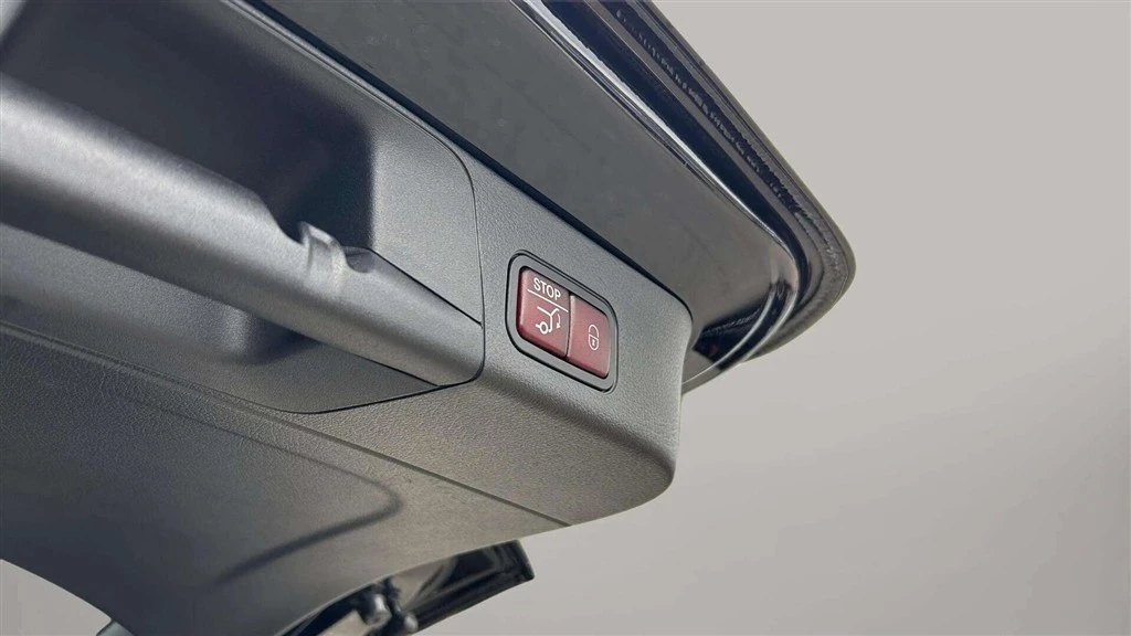 Mercedes-Benz-EQB-image-23