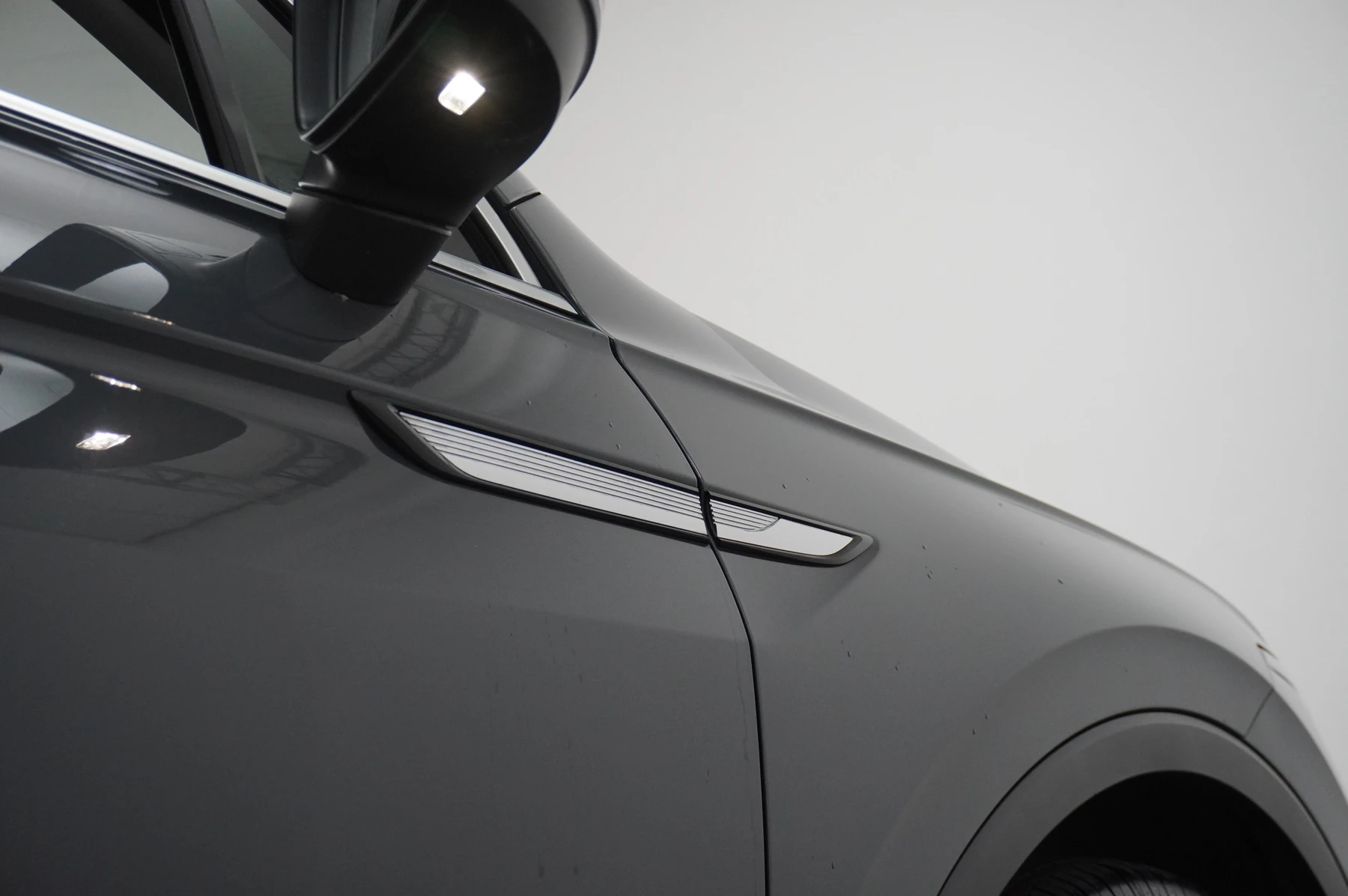 Volkswagen-Tiguan-image-23