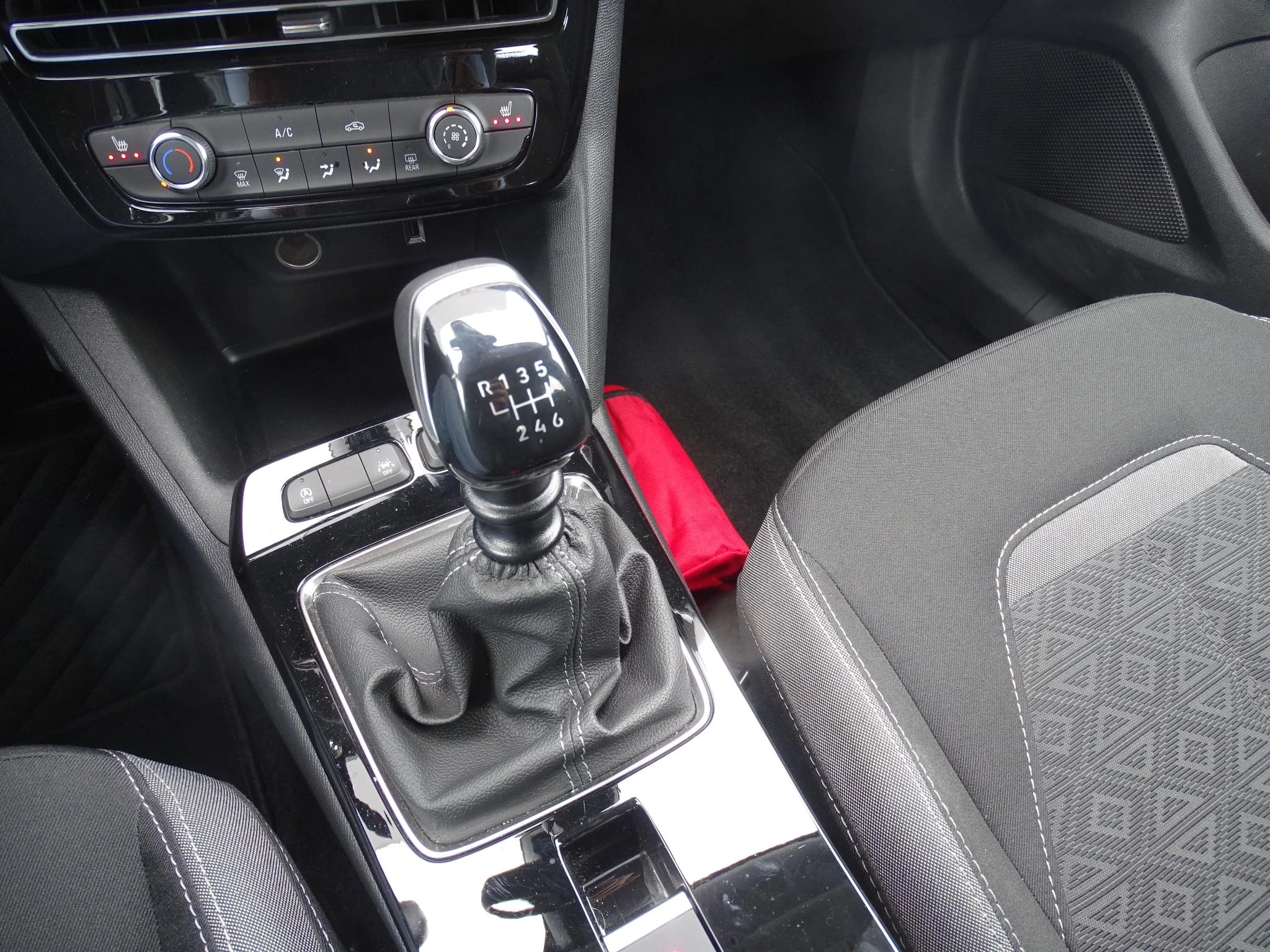 Opel Mokka 1.2T Edition+gps+camera+park pilot achteraan