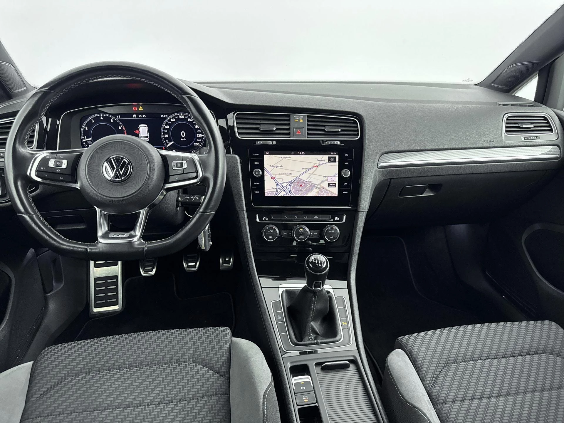 Volkswagen-Golf-image-15
