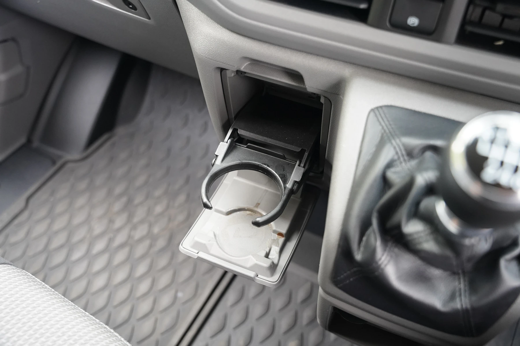 Volkswagen-Transporter-image-25