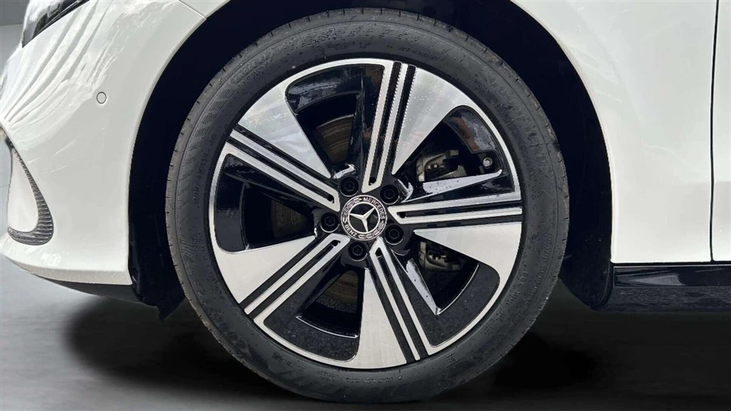 Mercedes-Benz-CLA-image-8