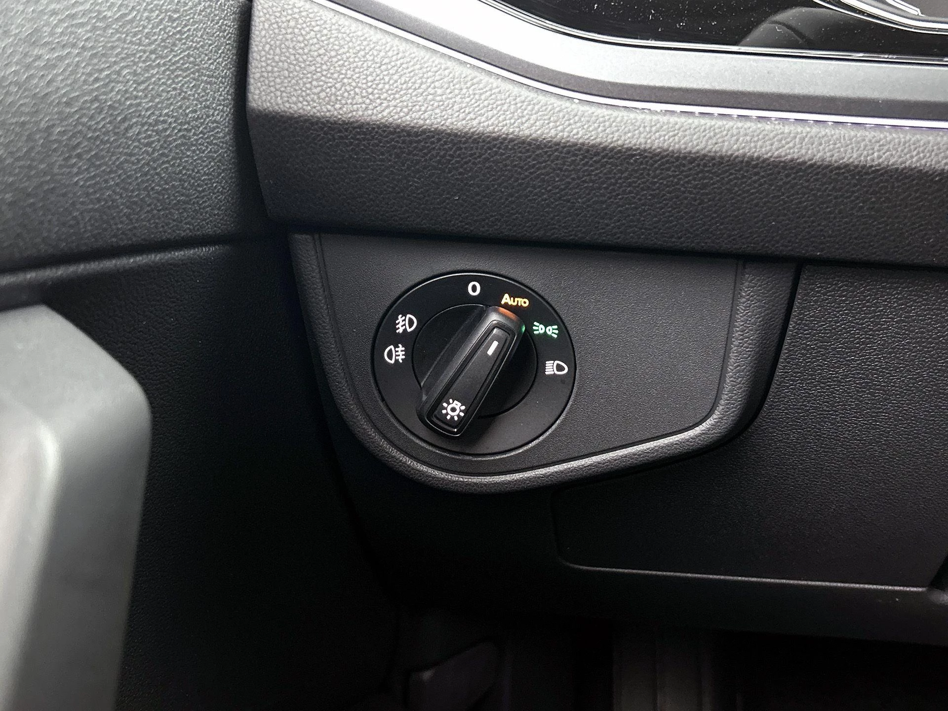 Volkswagen-Polo-image-16