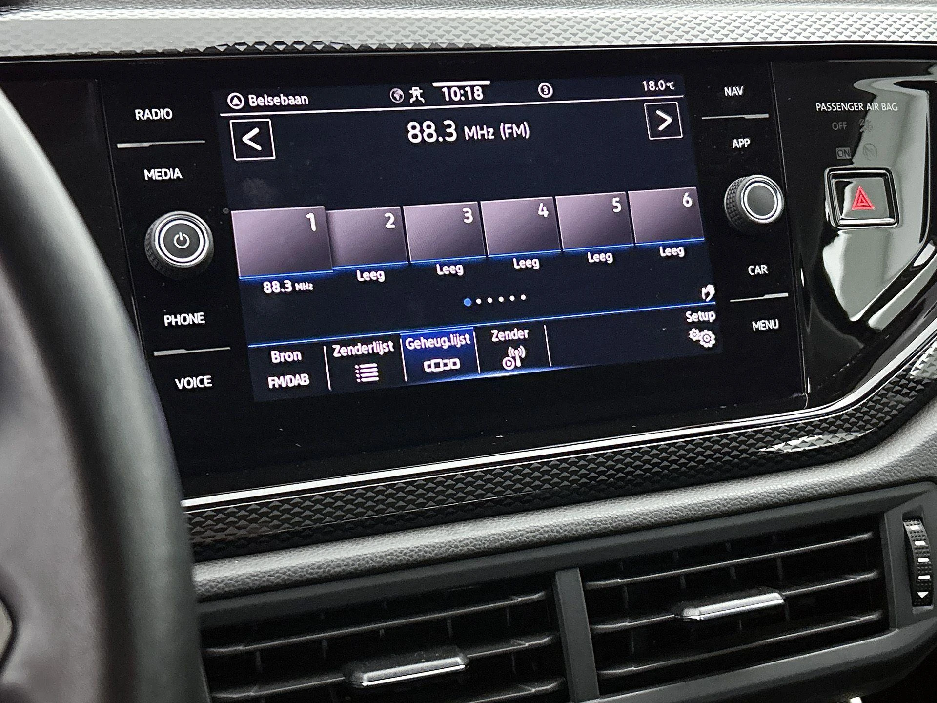 Volkswagen-Polo-image-6