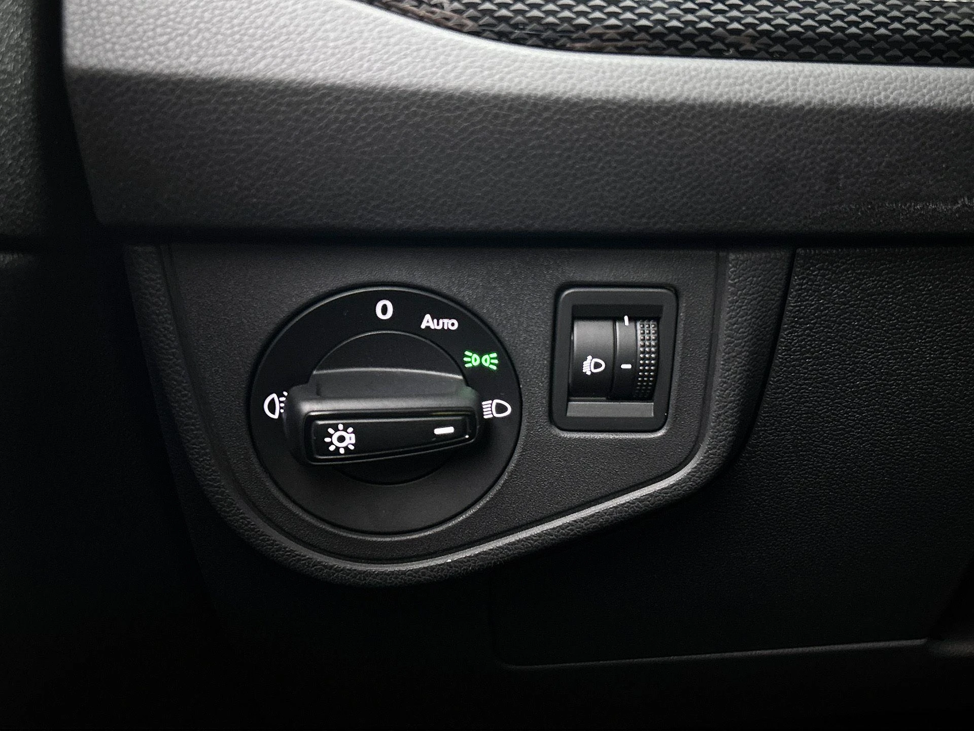 Volkswagen-Polo-image-19
