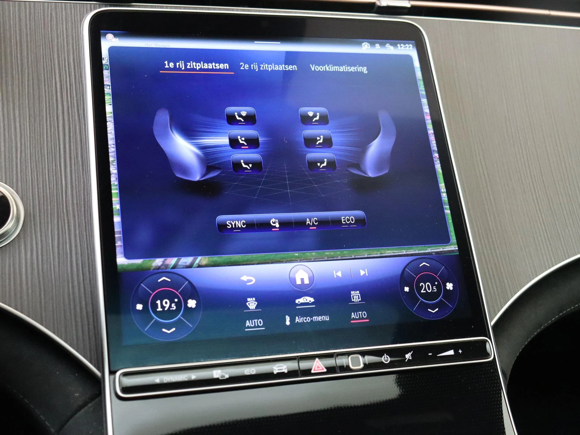 Mercedes-Benz-EQE-image-18