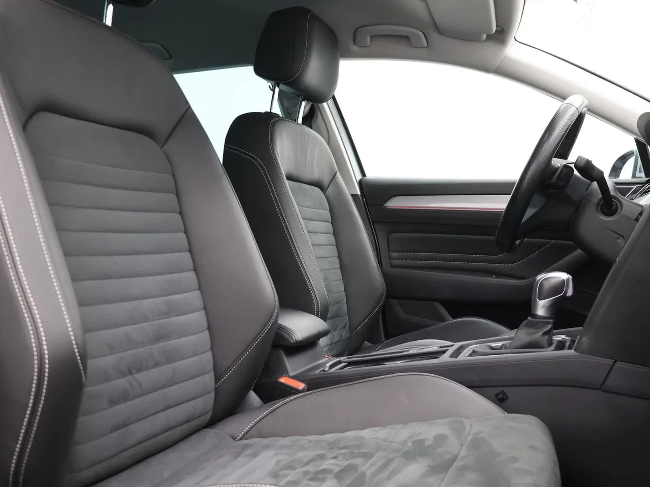 Volkswagen-Passat-image-11