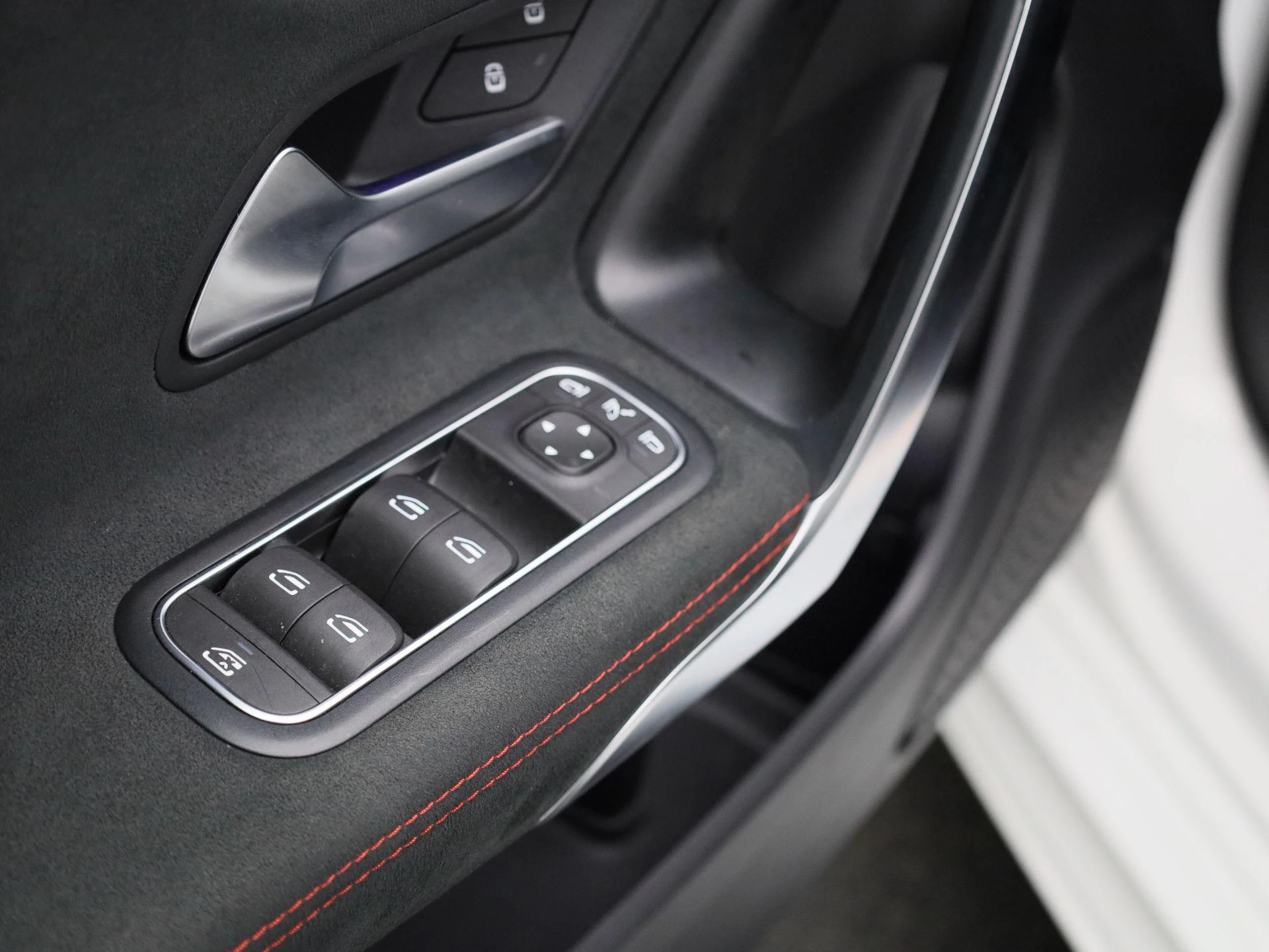 Mercedes-Benz-CLA-image-27