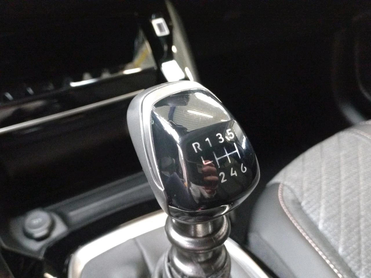 Peugeot-208-image-19