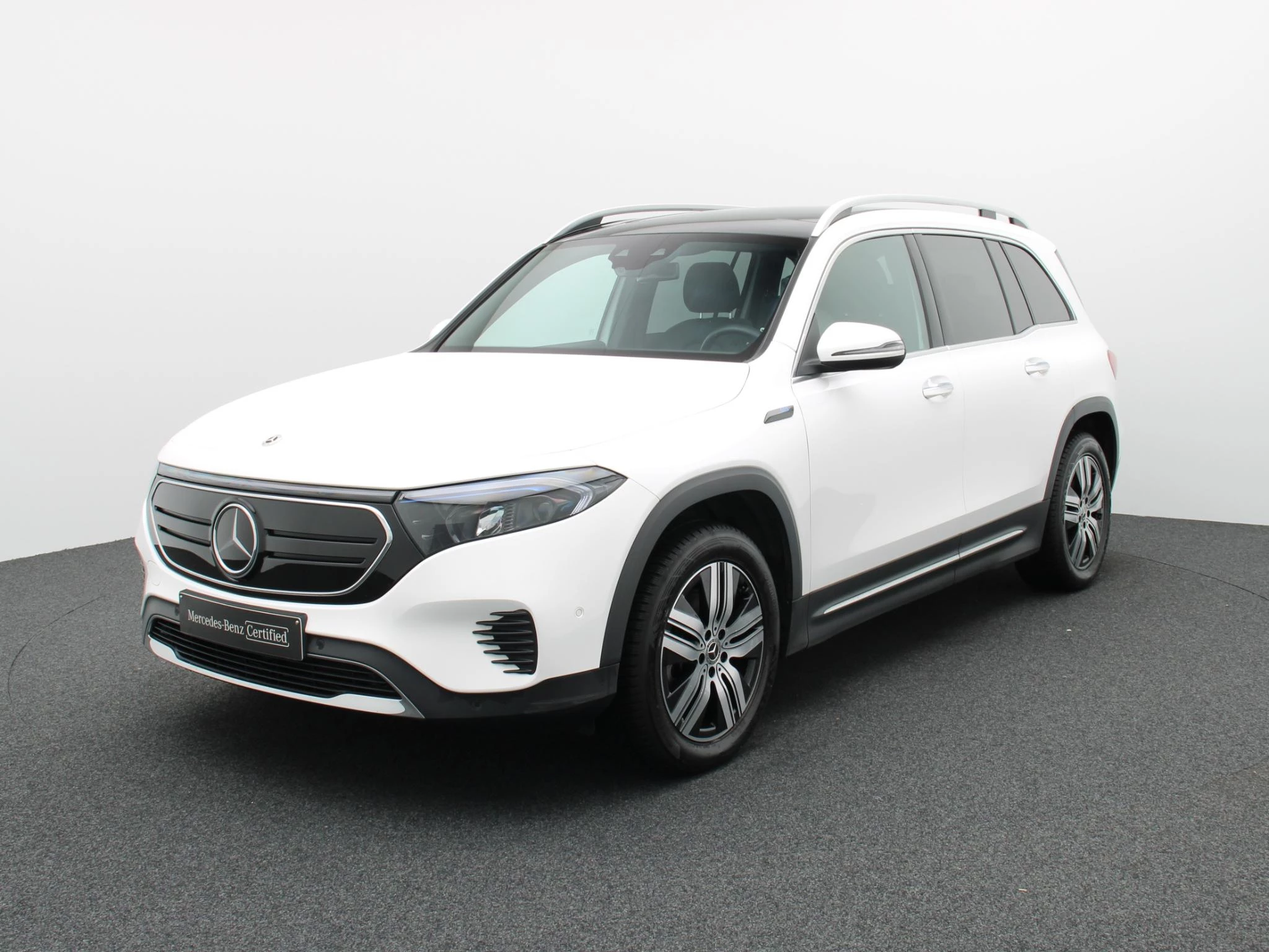 Mercedes-Benz-EQB-image-0