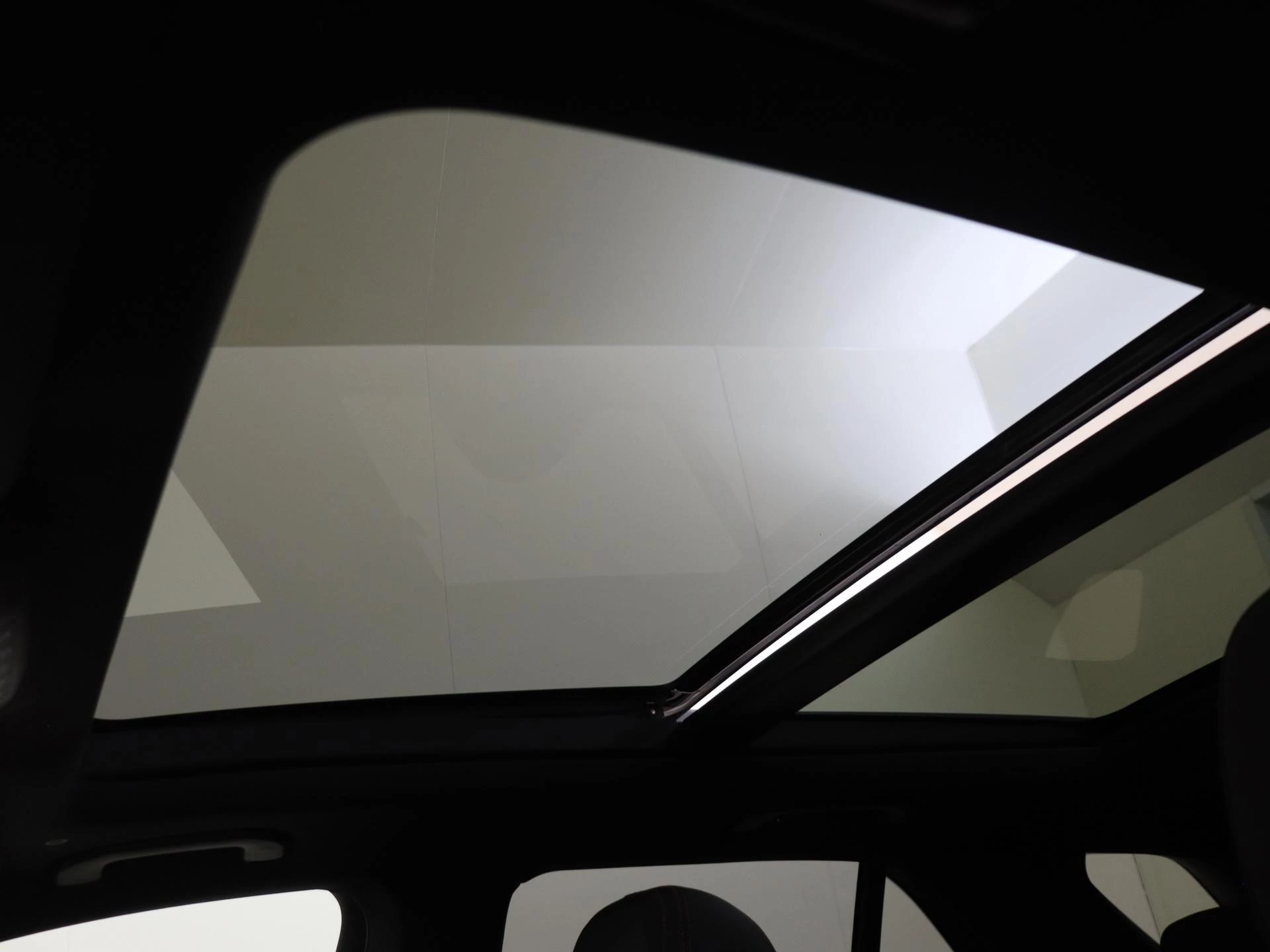 Mercedes-Benz-GLE-image-40