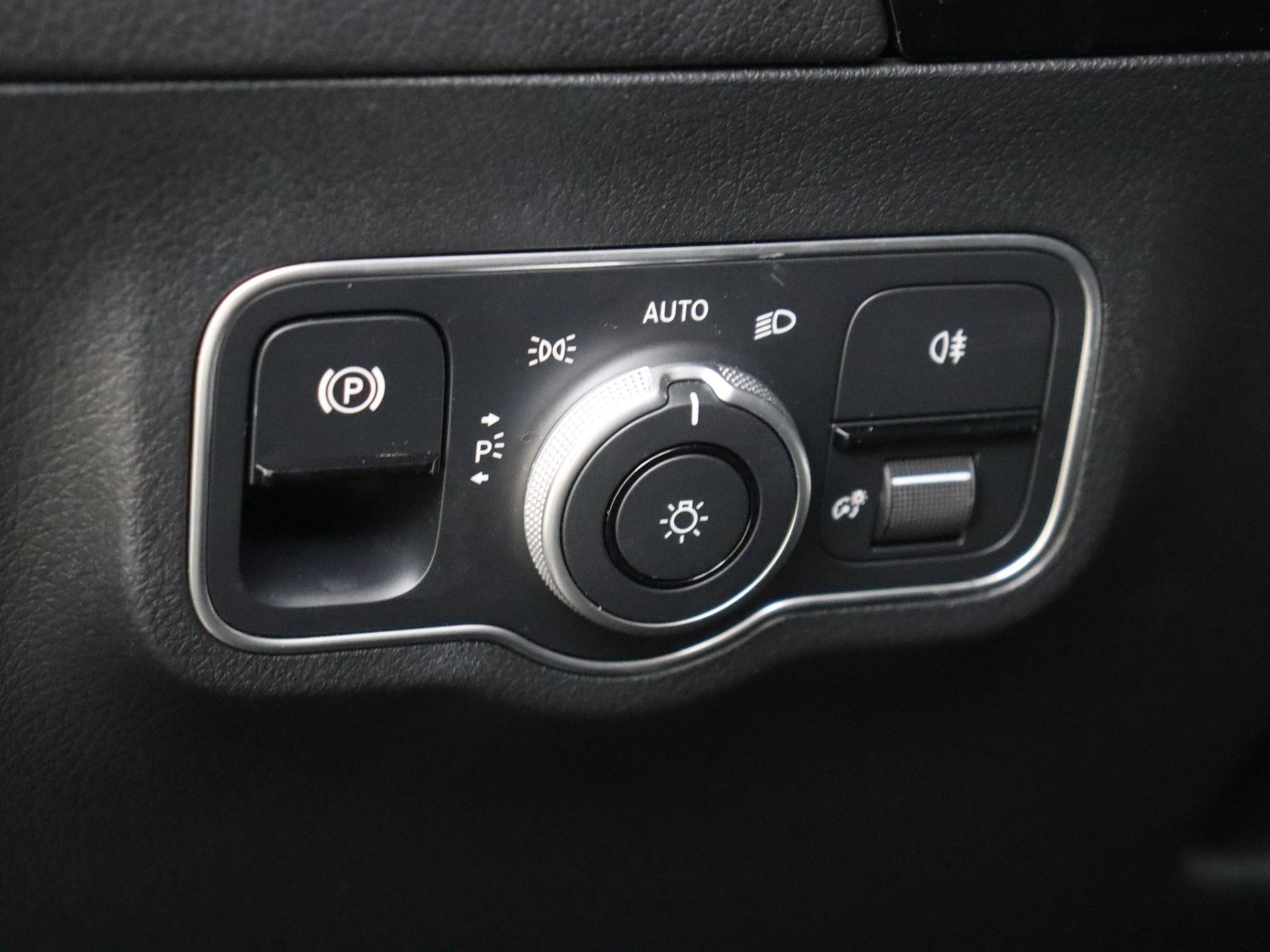 Mercedes-Benz-GLA-image-28