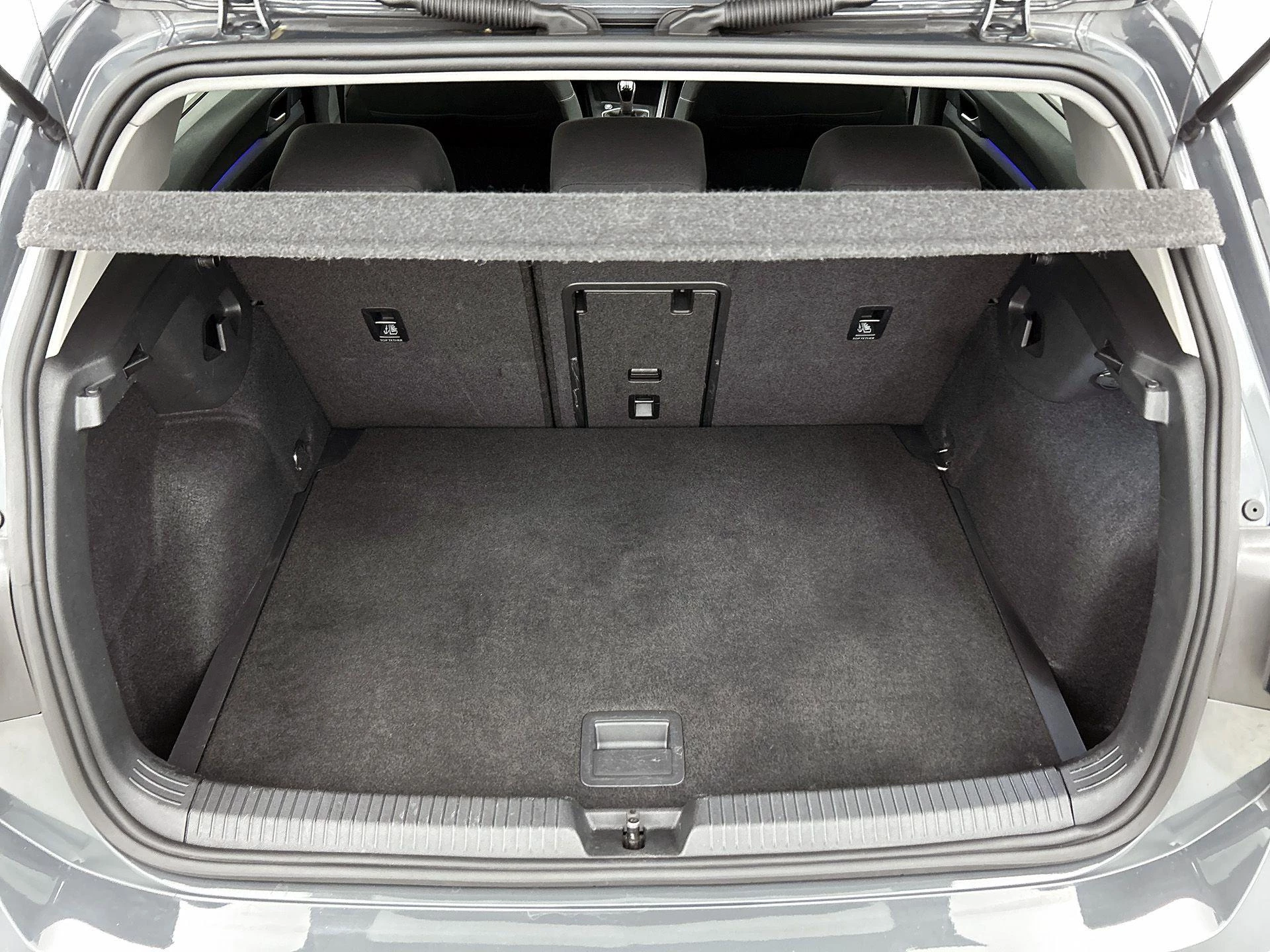 Volkswagen-Golf-image-14