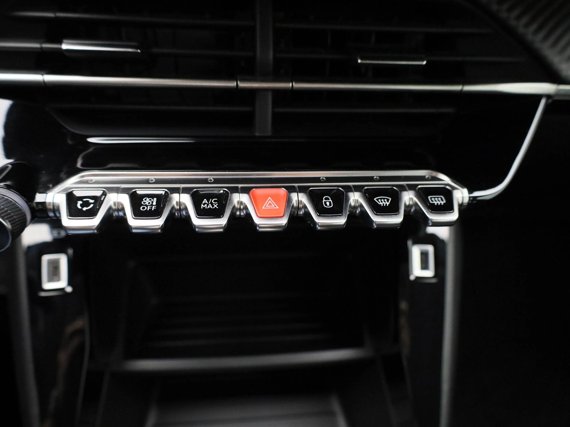 Peugeot-e-208-image-24