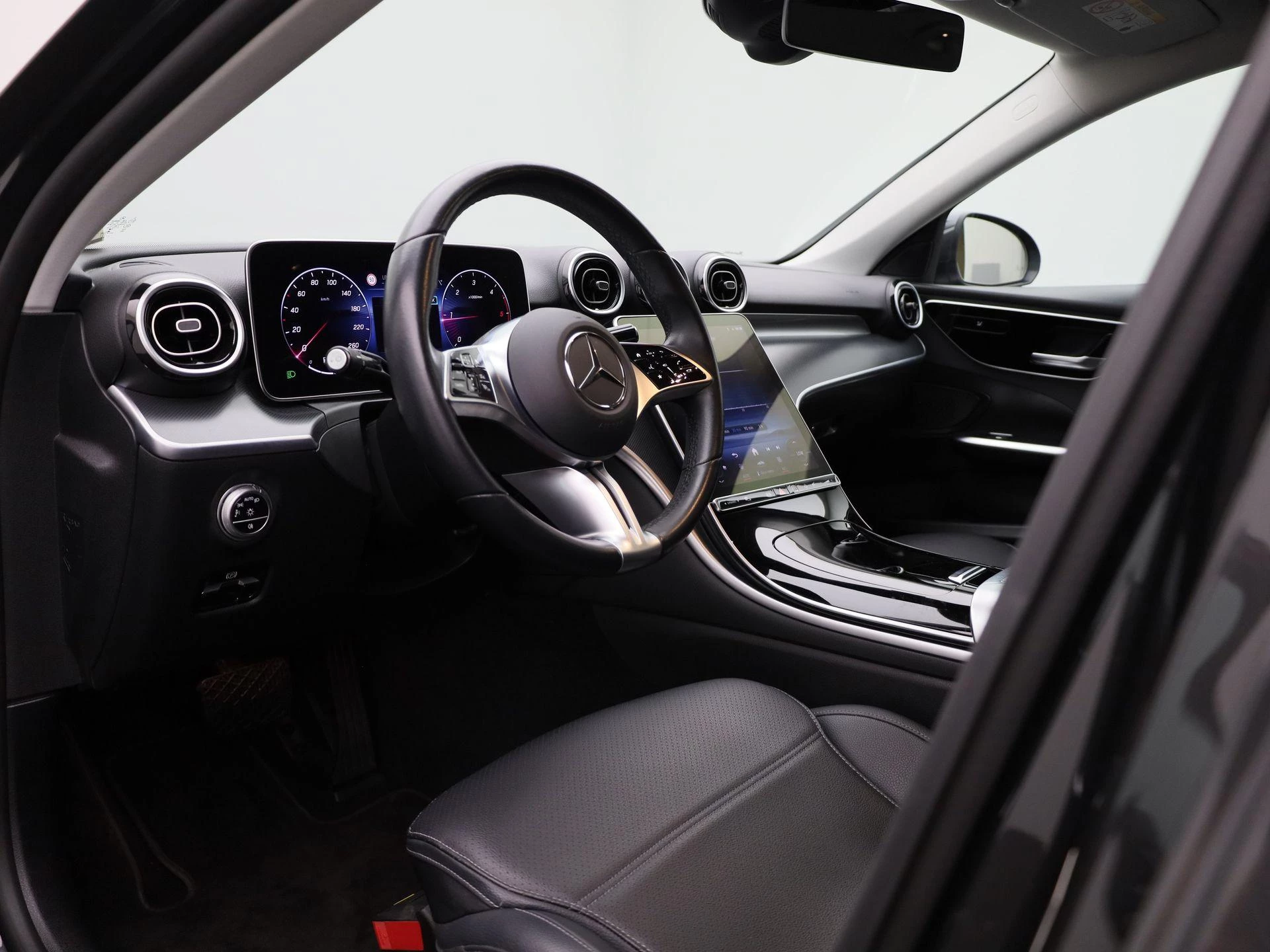 Mercedes-Benz-C-Klasse-image-33