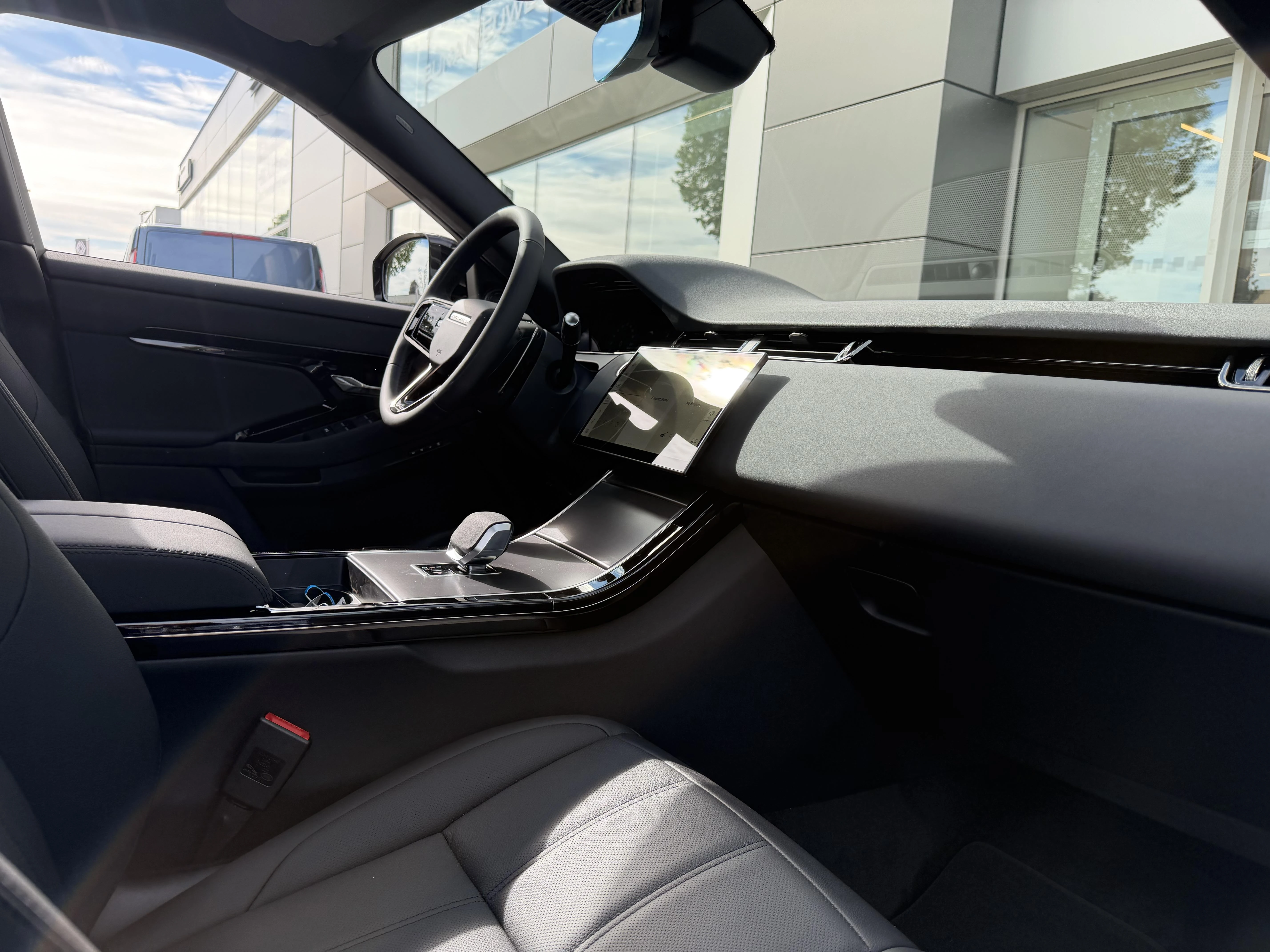 Land Rover-Range Rover Evoque-image-18