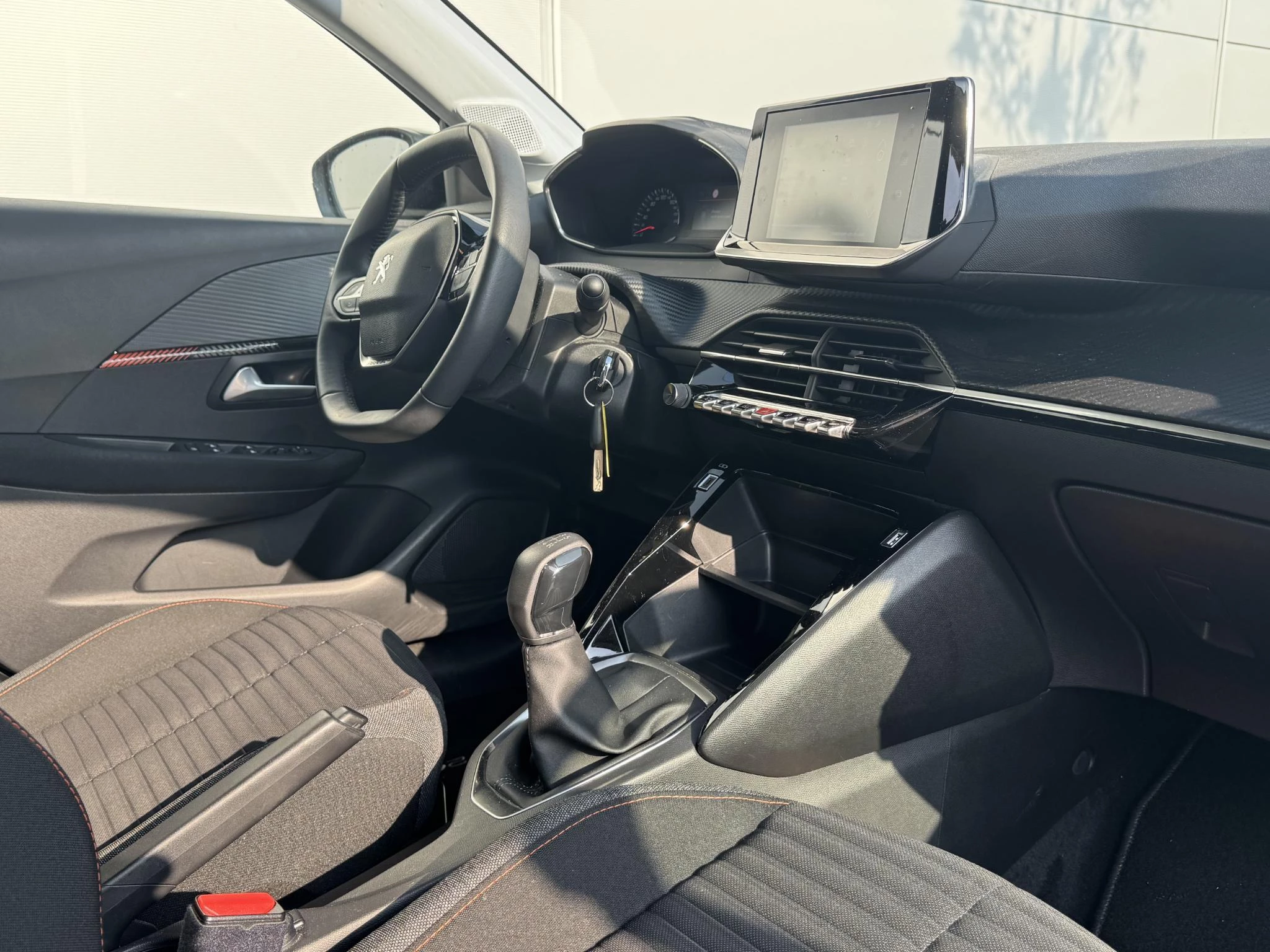 Peugeot-208-image-28