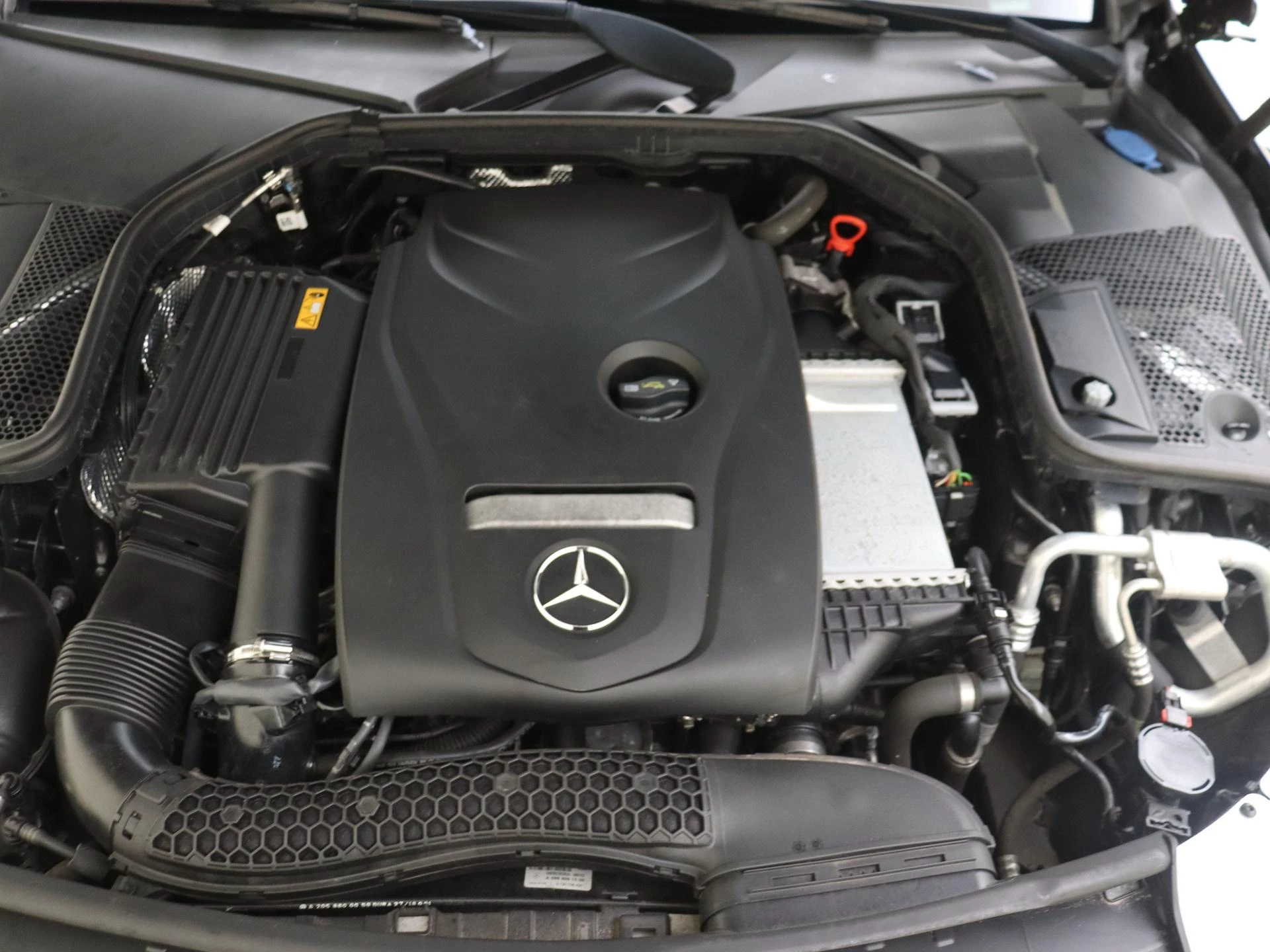 Mercedes-Benz C-Klasse 180 Premium Plus Pack