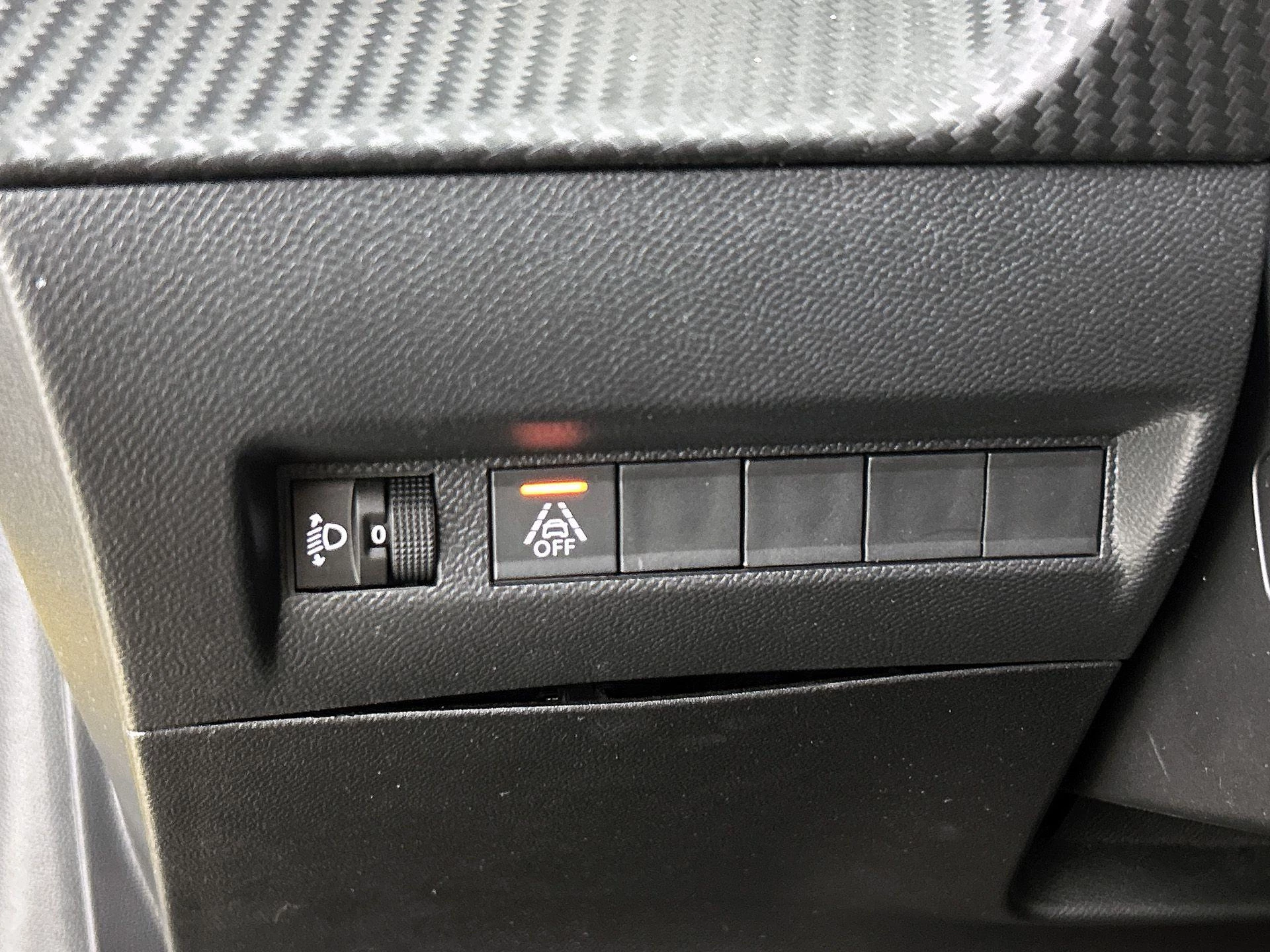 Peugeot-208-image-23
