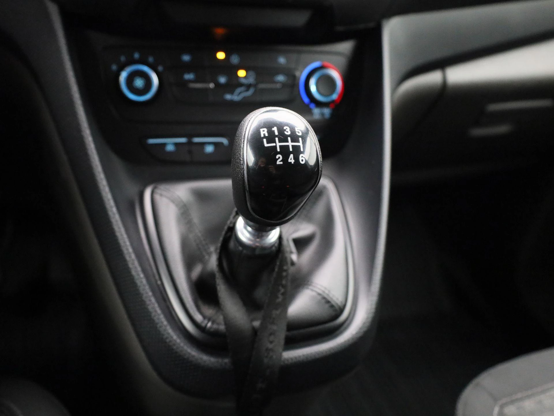 Ford-Transit Connect-image-9