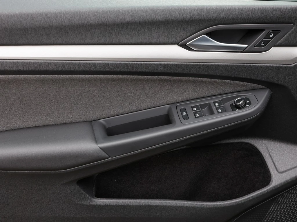 Volkswagen-Golf-image-14