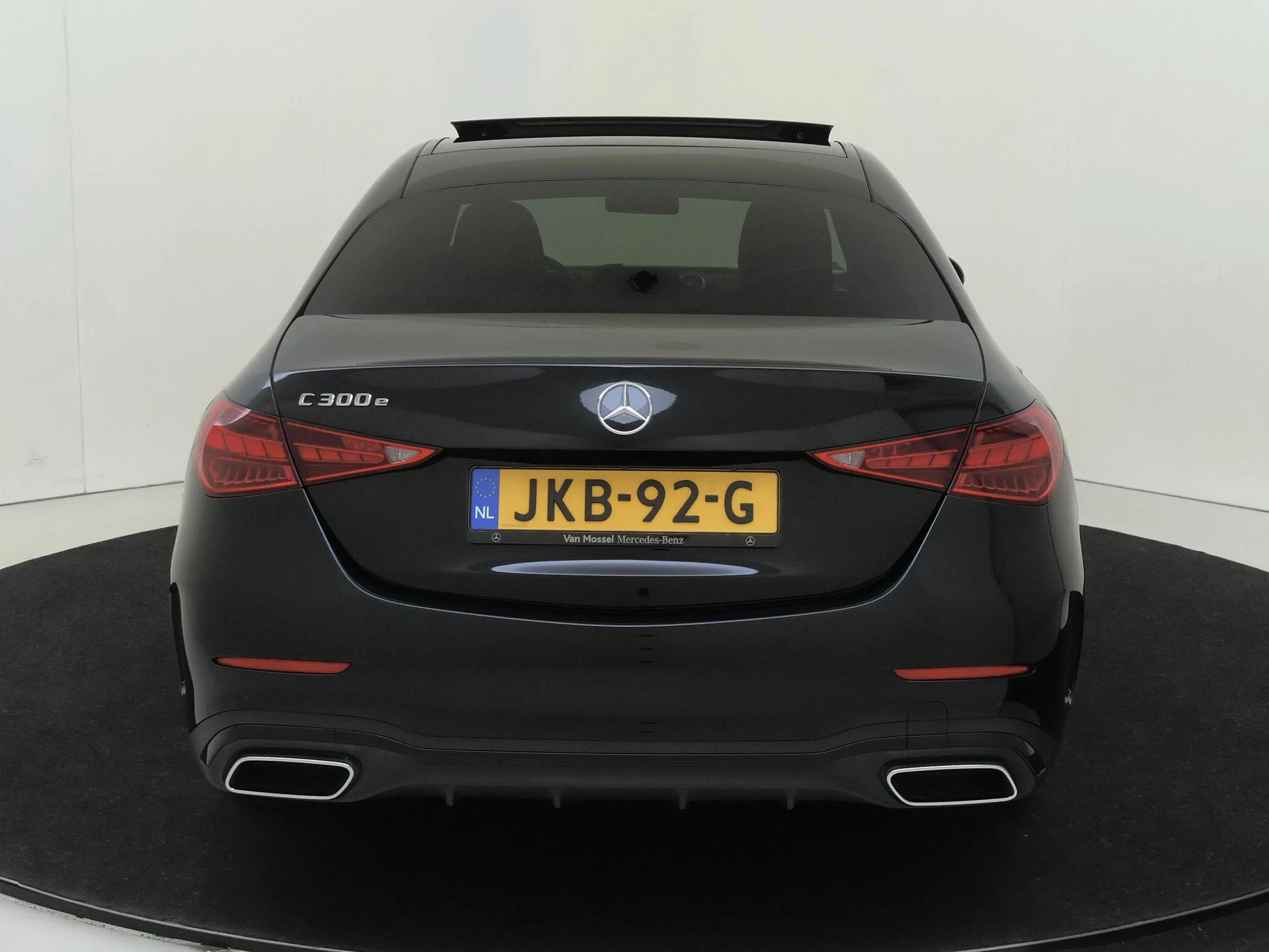 Mercedes-Benz-C-Klasse-image-6