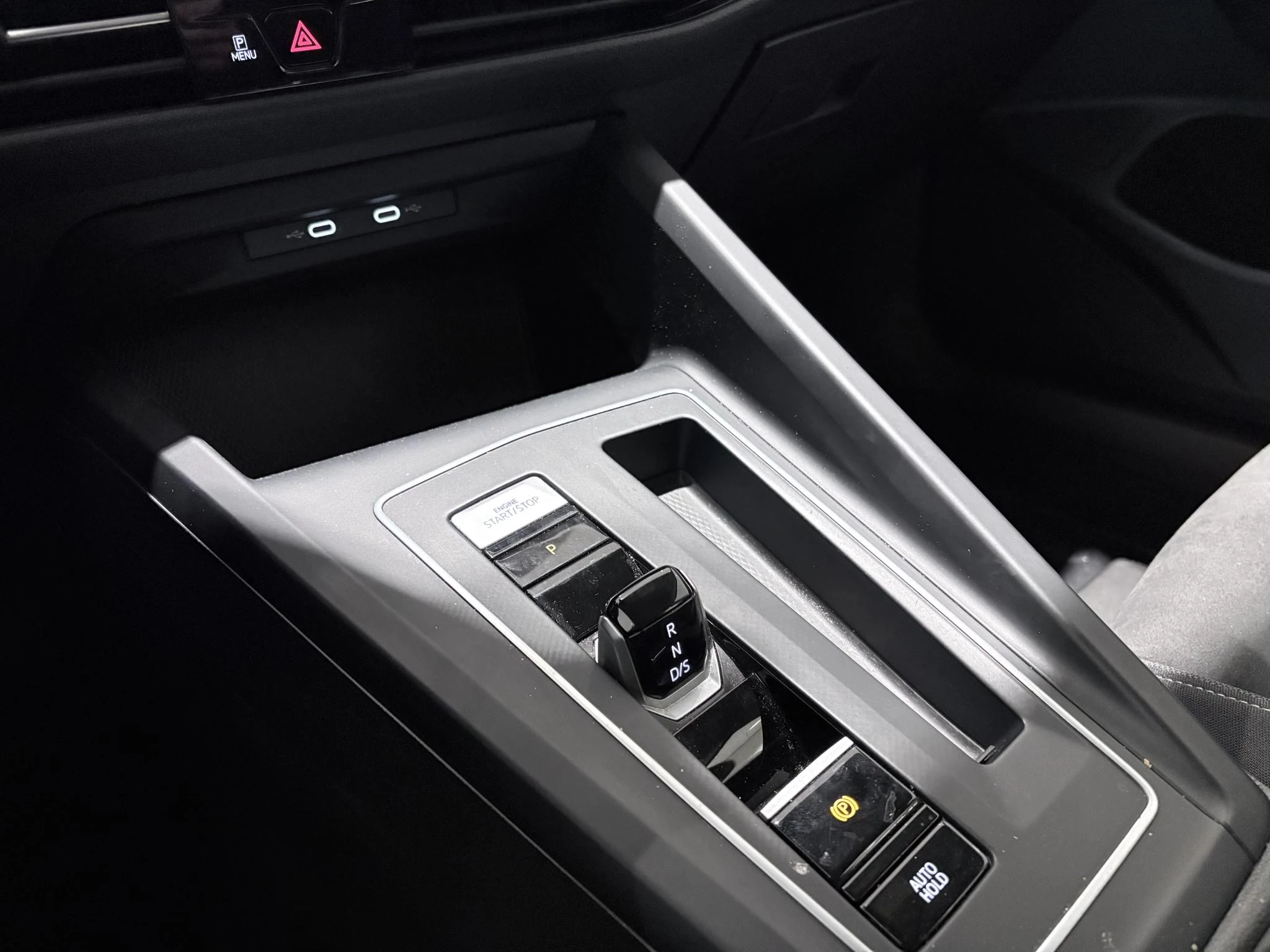 Volkswagen-Golf-image-26