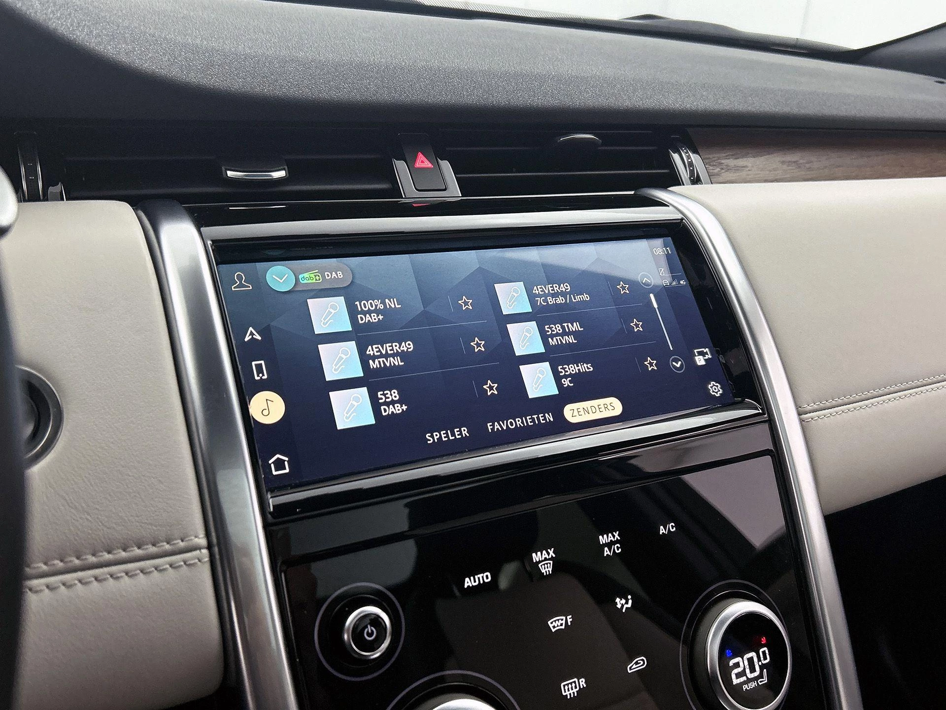 Land Rover-Discovery Sport-image-6