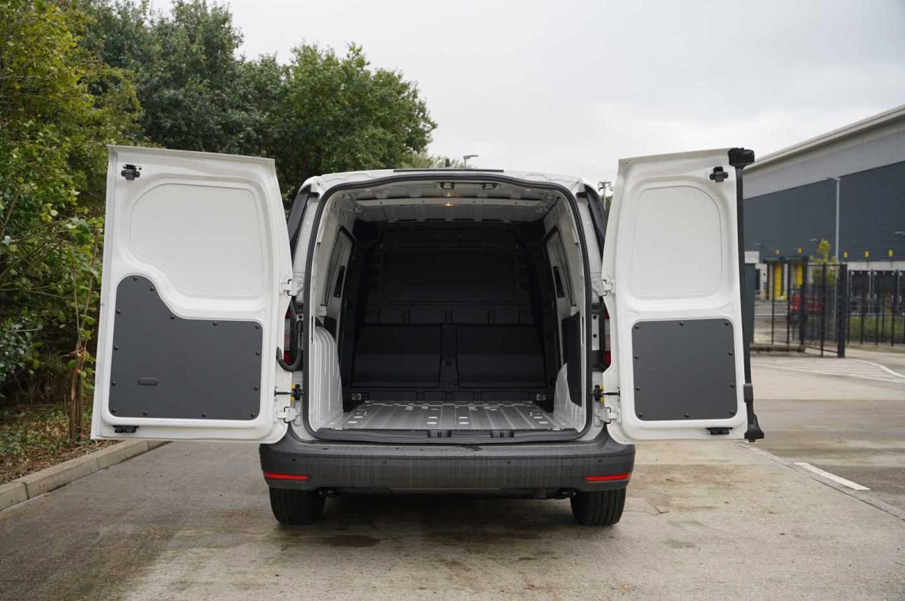 Volkswagen-Caddy-image-10