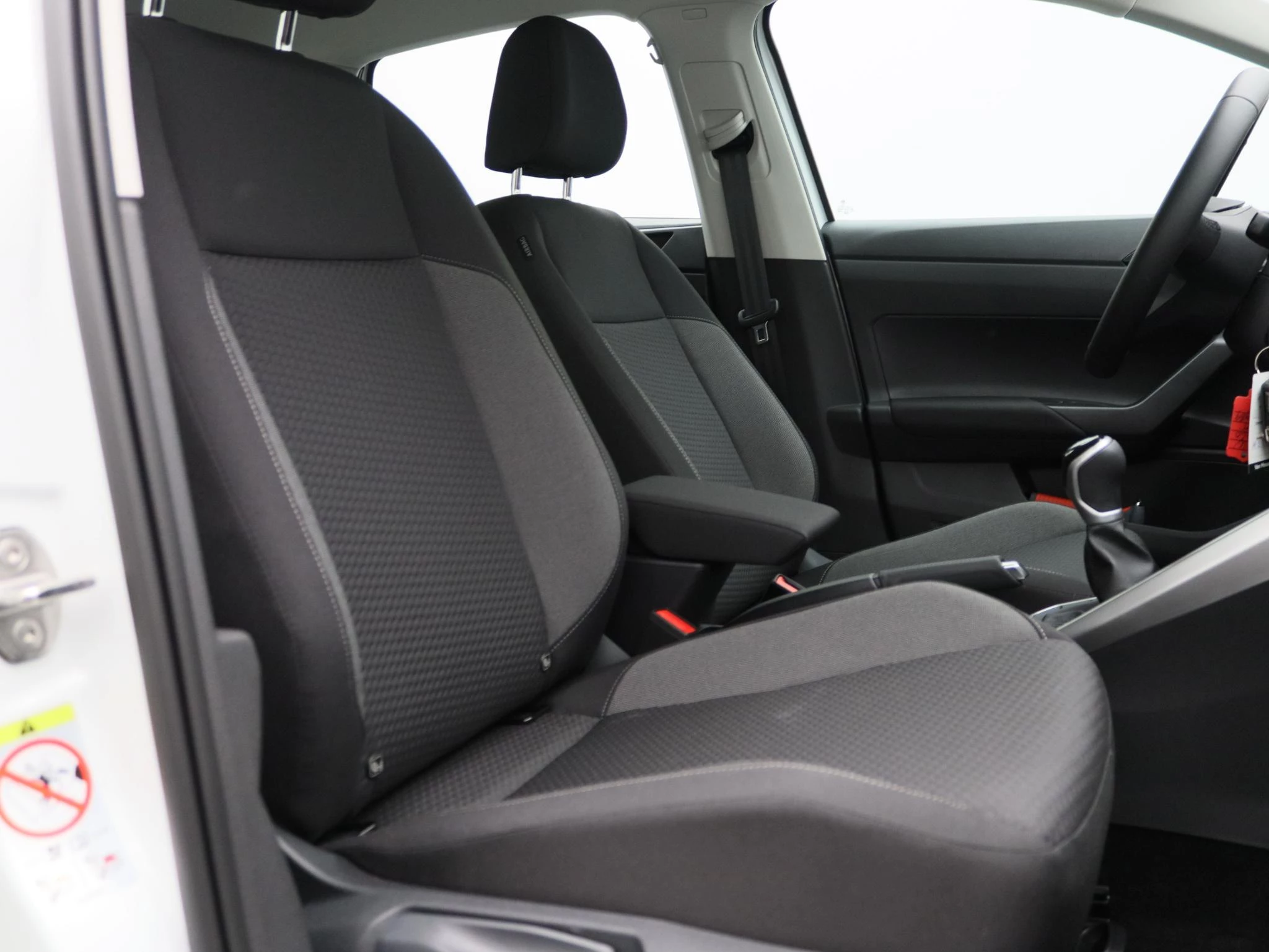 Volkswagen-Polo-image-28
