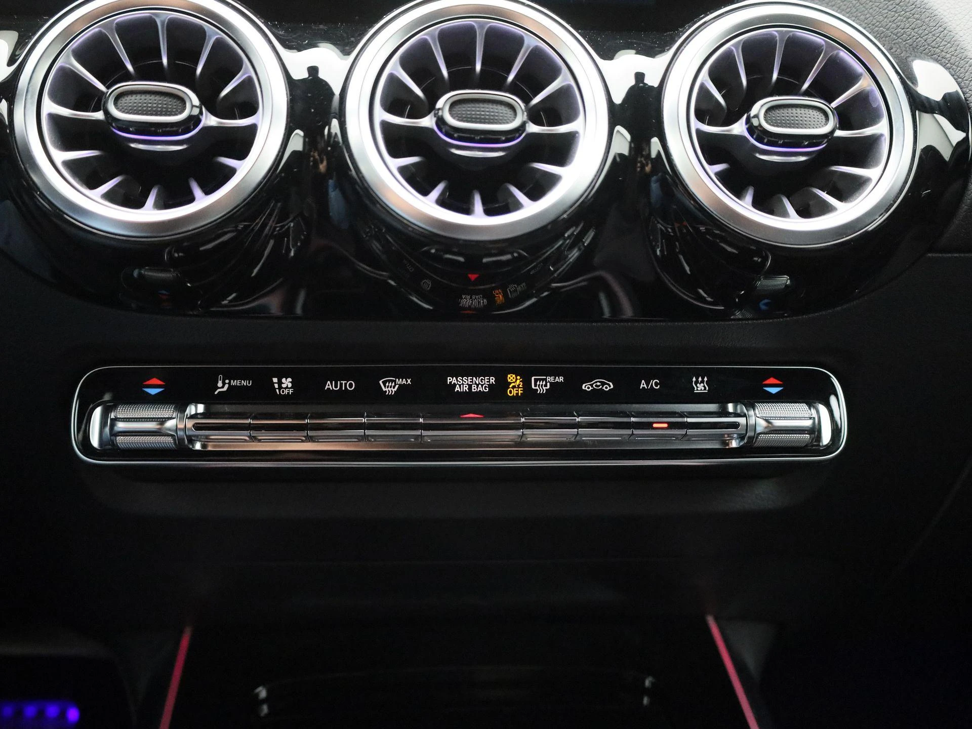 Mercedes-Benz-EQA-image-17