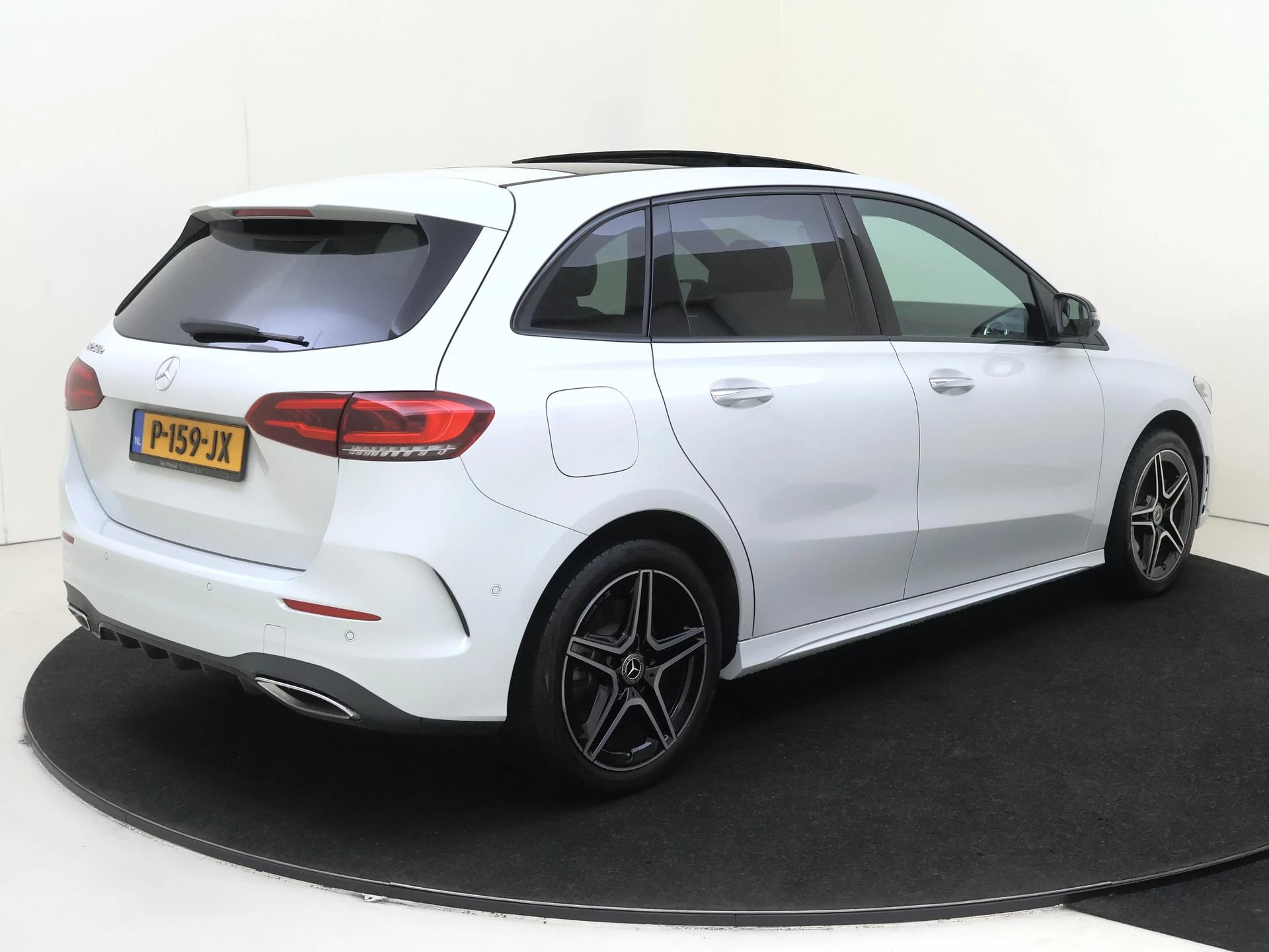 Mercedes-Benz-B-Klasse-image-3