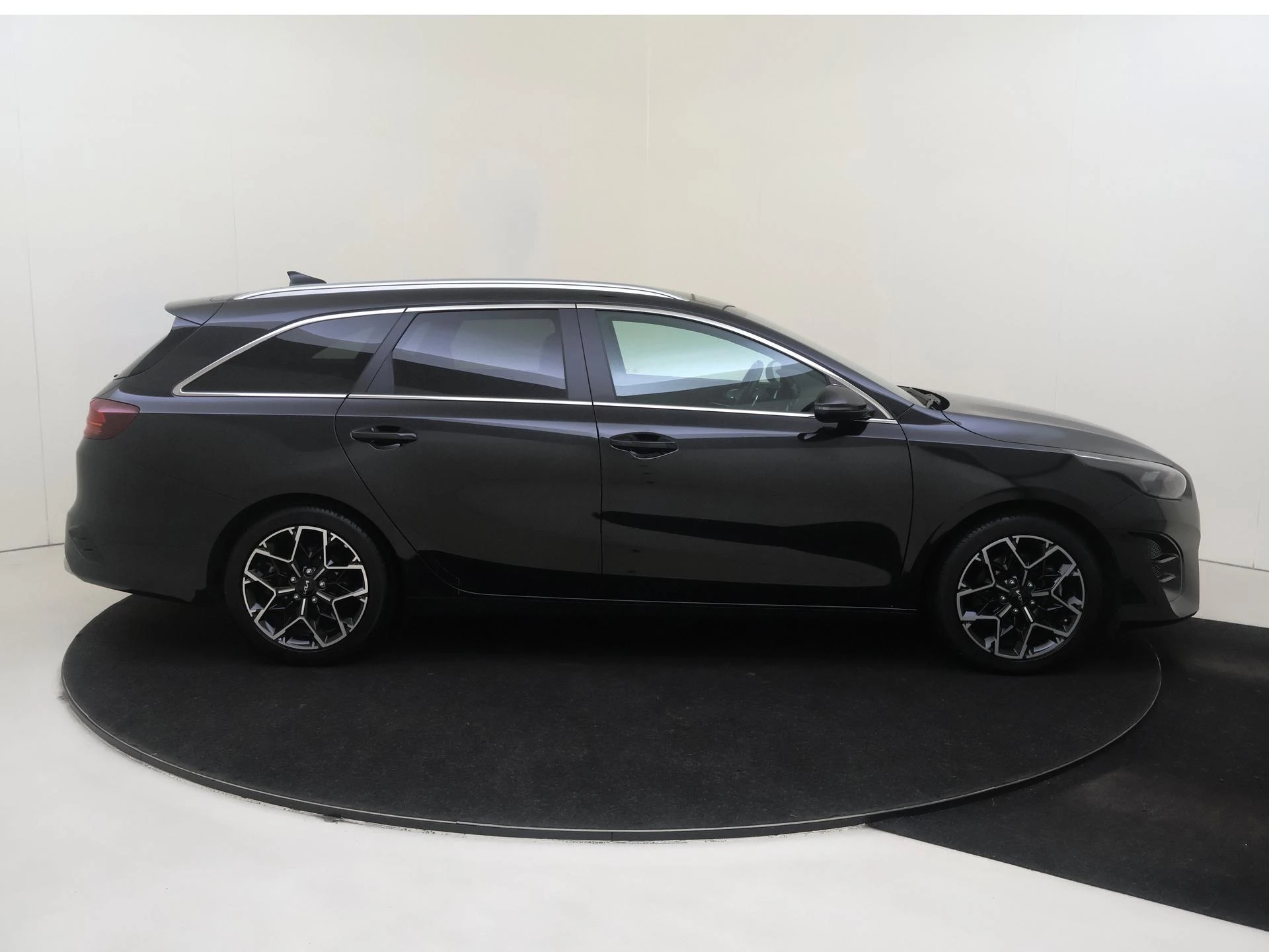 Kia-Ceed Sportswagon-image-8