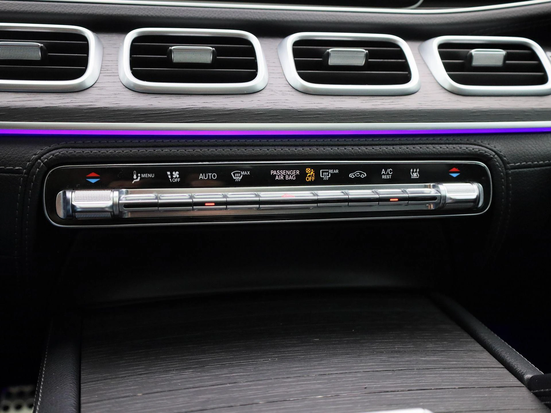 Mercedes-Benz-GLE-image-21