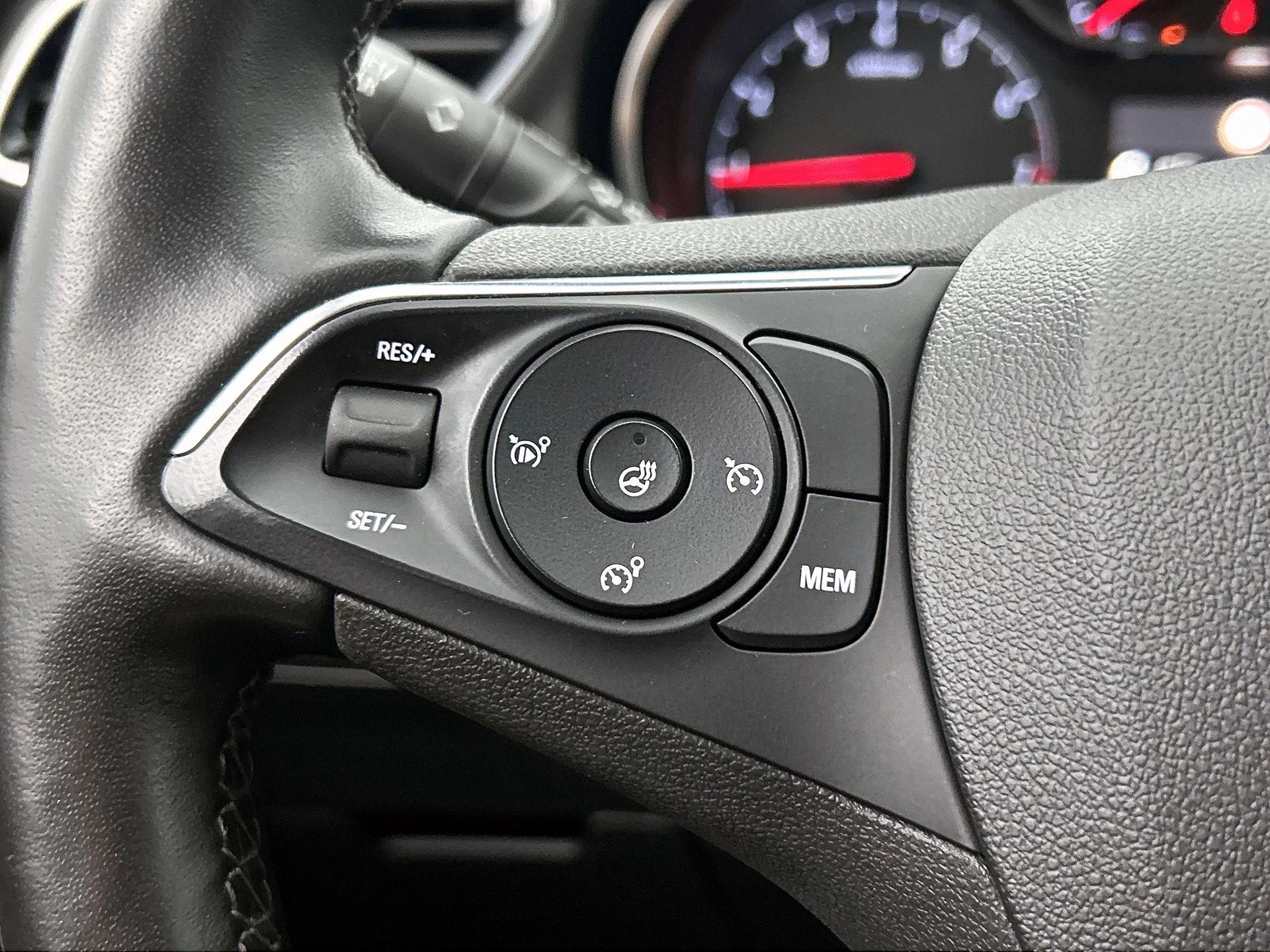 Opel-Grandland X-image-5