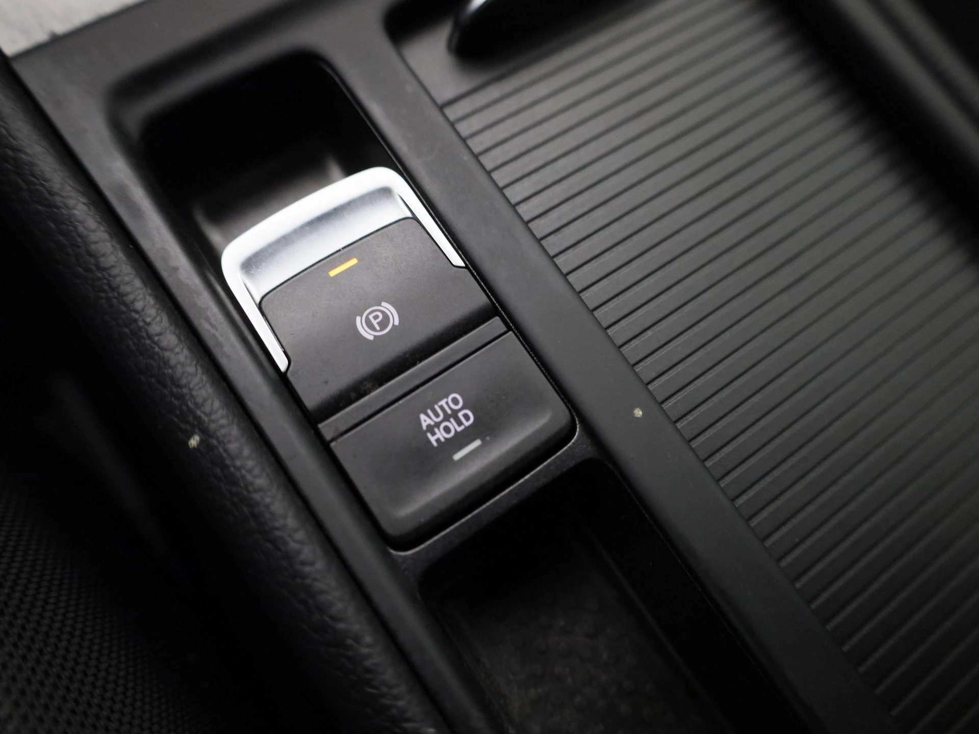 Volkswagen-e-Golf-image-25