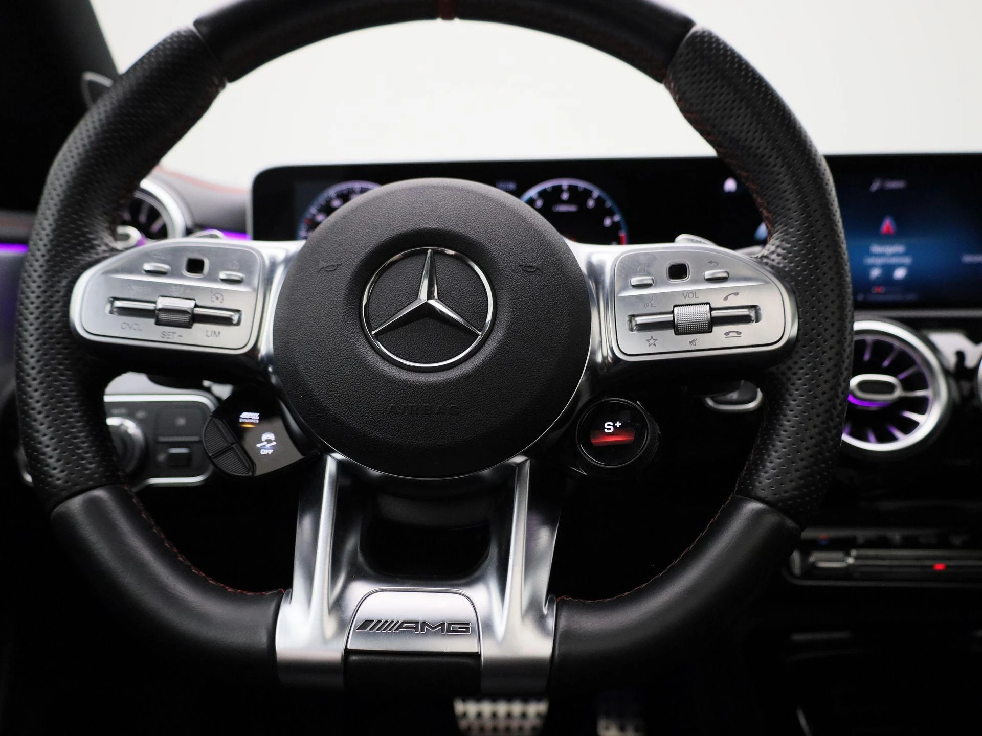 Mercedes-Benz-CLA-image-6