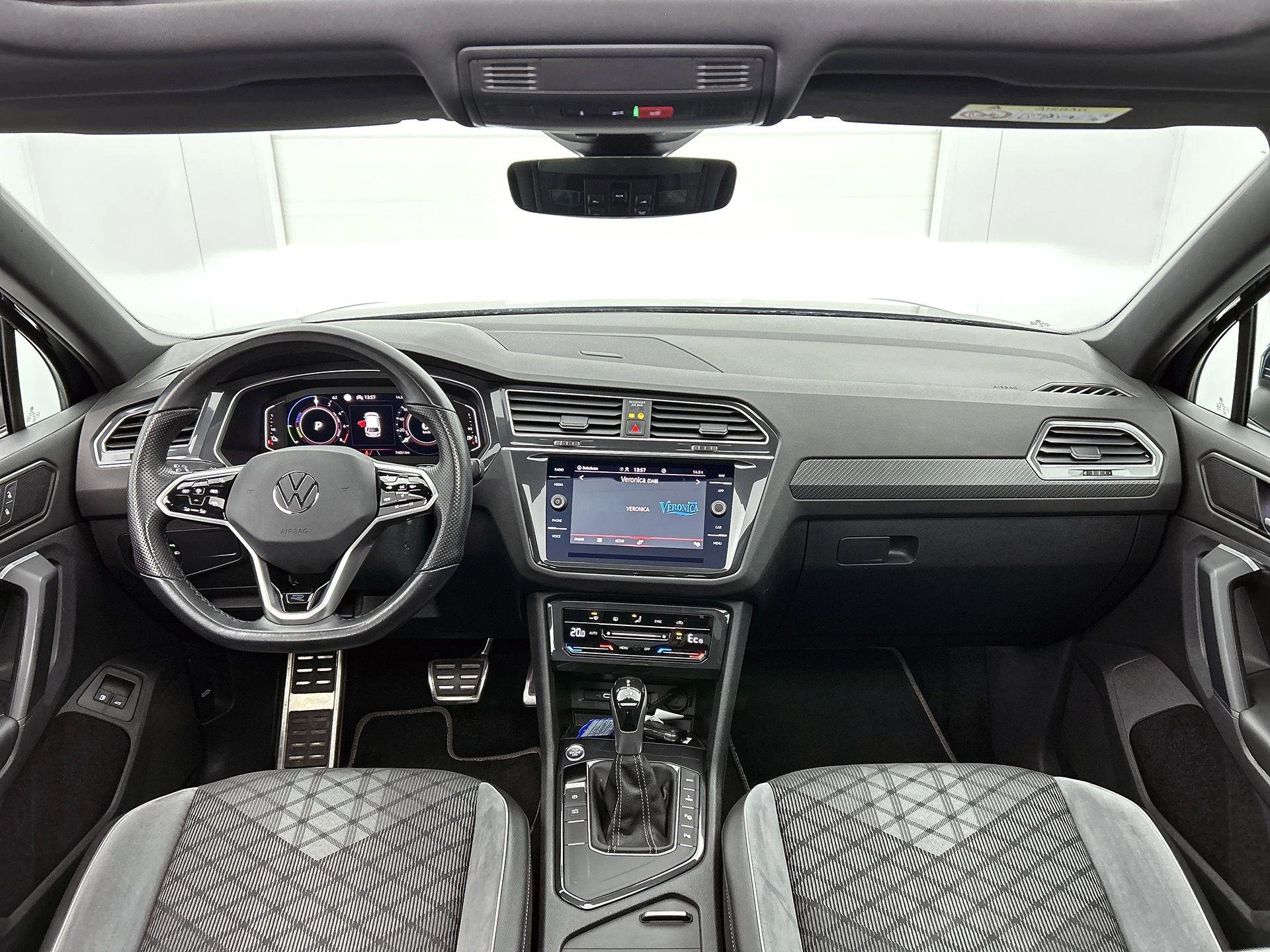 Volkswagen-Tiguan-image-21