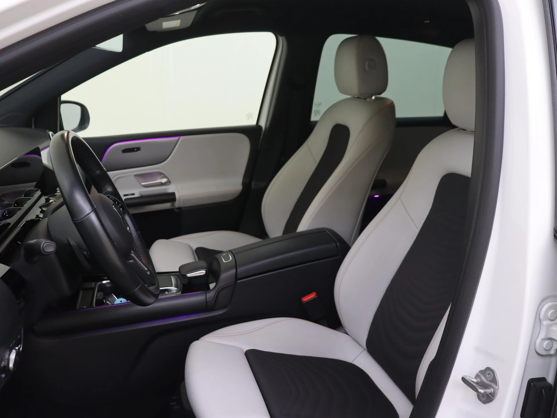 Mercedes-Benz-B-Klasse-image-14