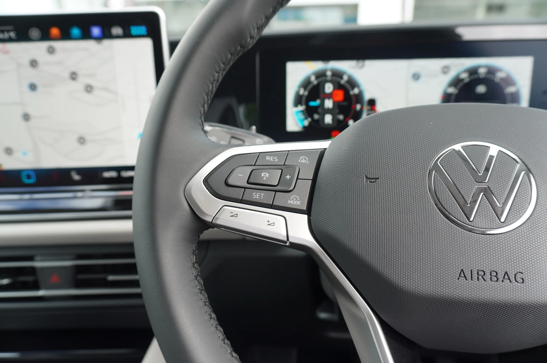Volkswagen-Tiguan-image-26
