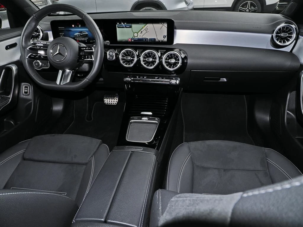 Mercedes-Benz-CLA 200-image-12