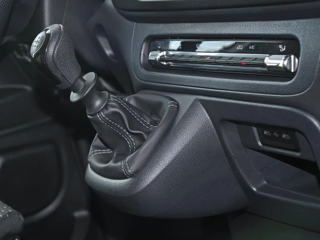 Mercedes-Benz-Vito 116-image-11