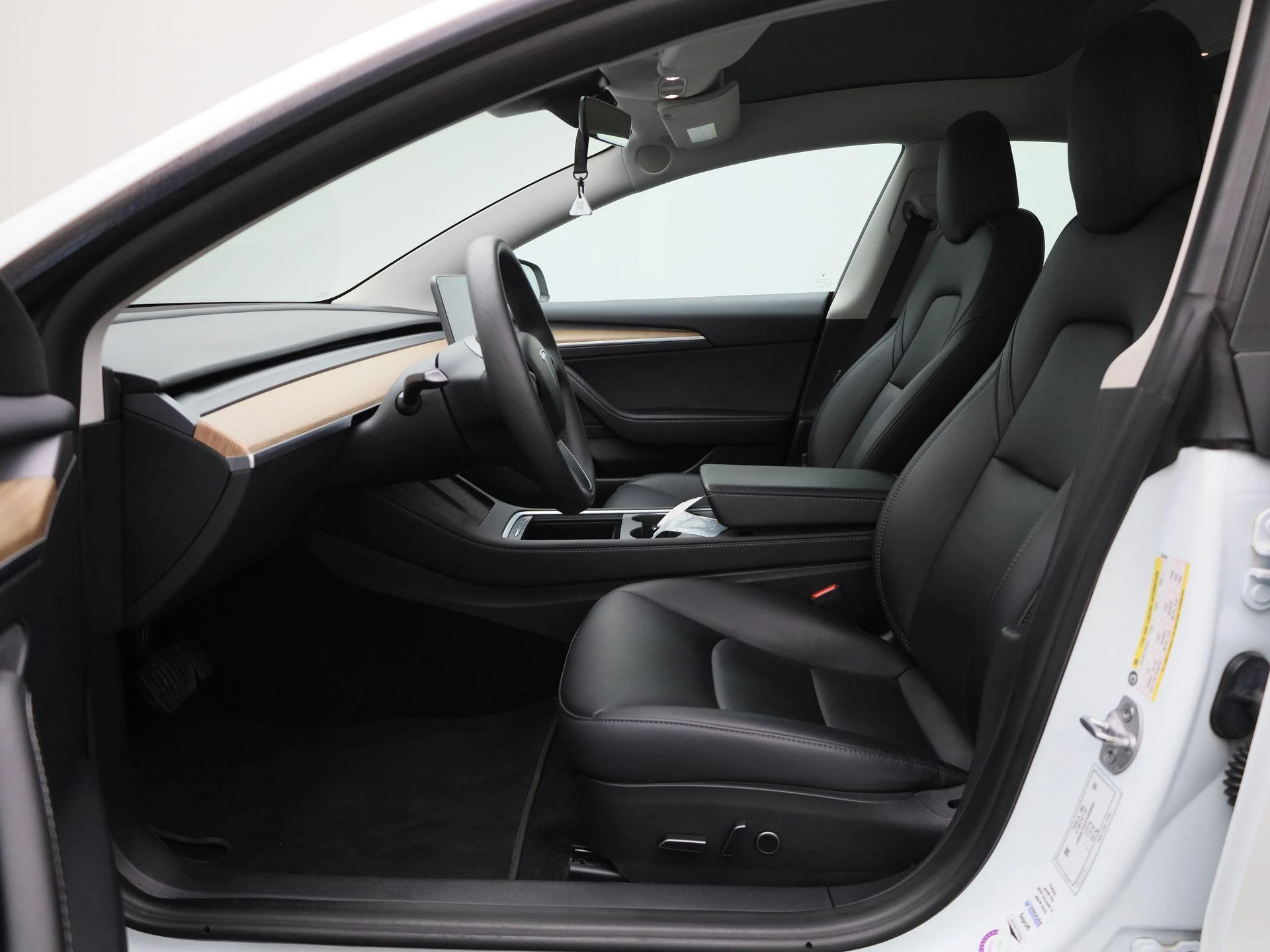Tesla-Model 3-image-8