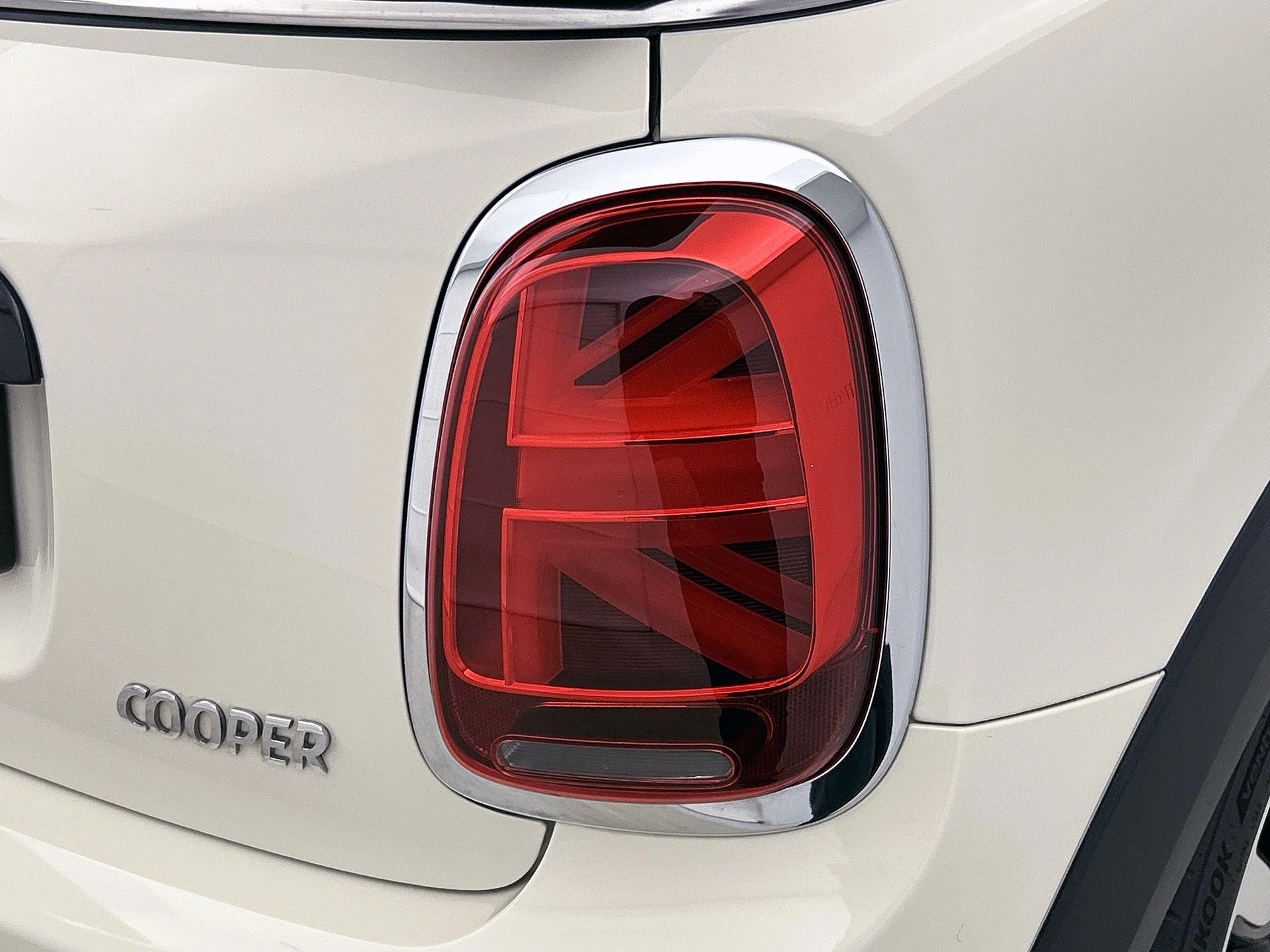 MINI-Cooper Cabrio-image-13