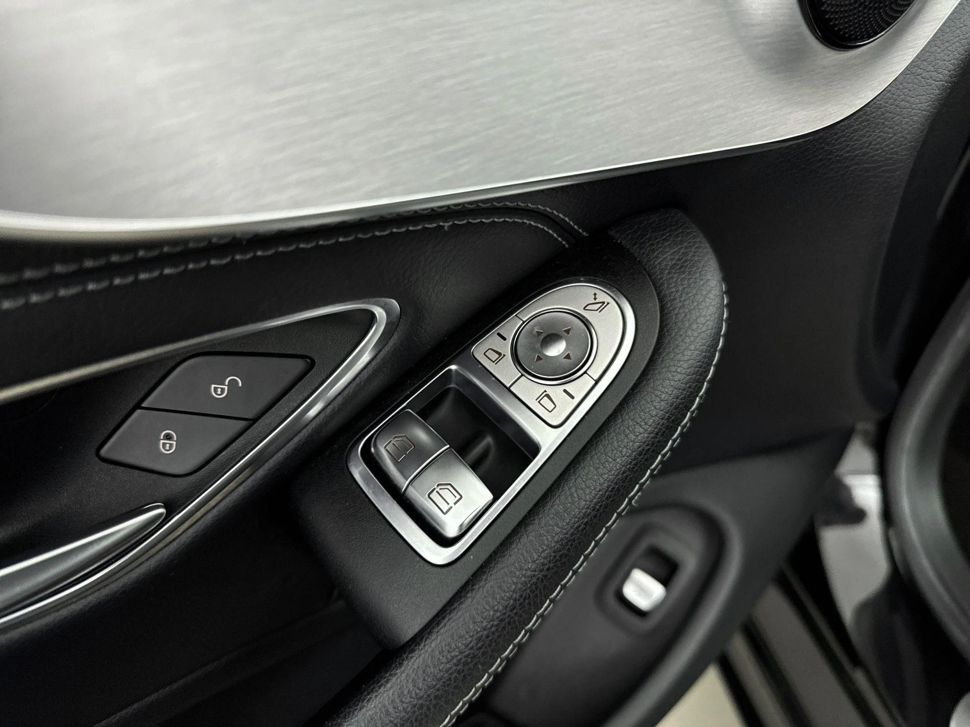 Mercedes-Benz-C-Klasse-image-14